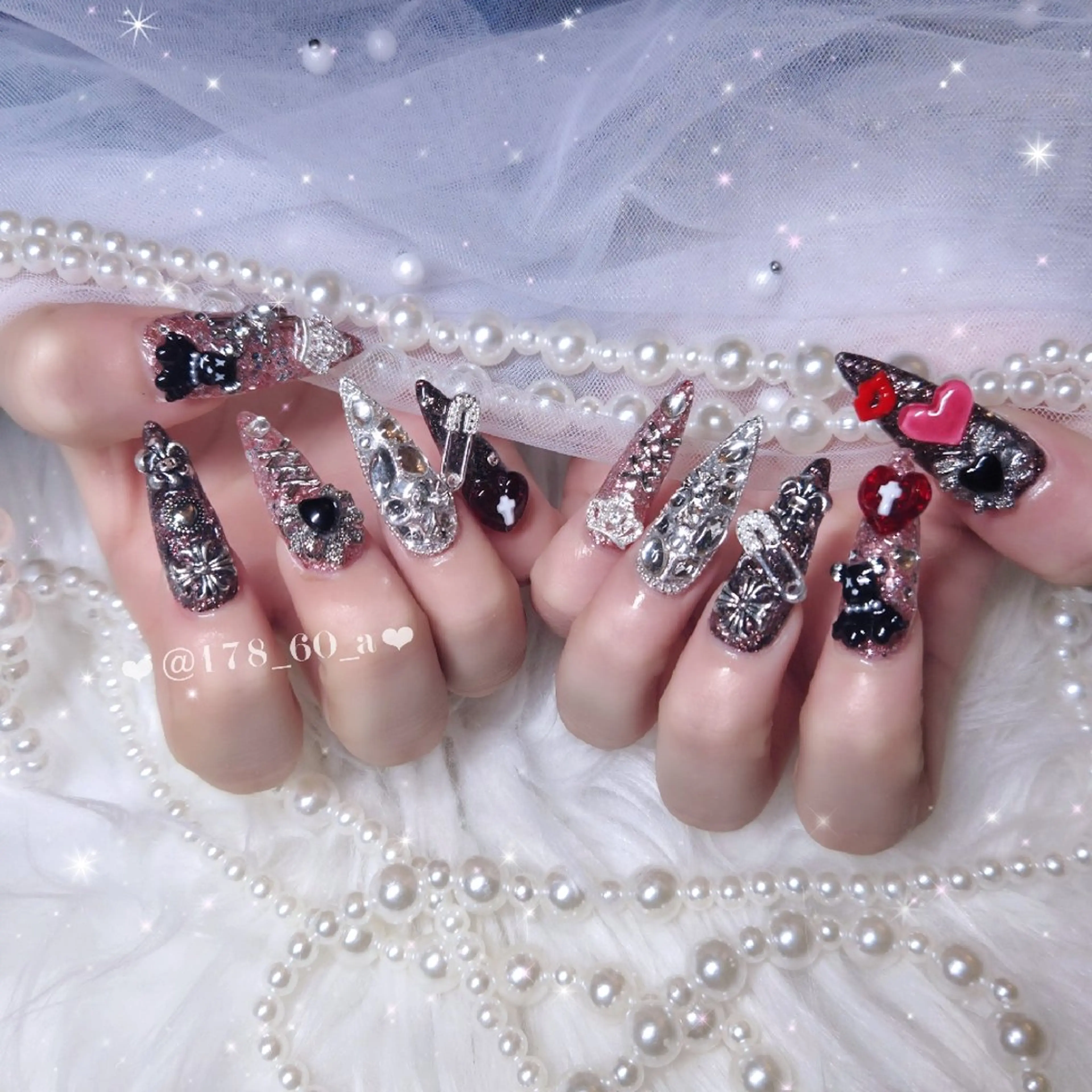 ネイル ラメ(グリッター) ピンク スカルプネイル ハンドネイル HAPPINAS🎀  れん🖤痛ネイルのネイルデザイン