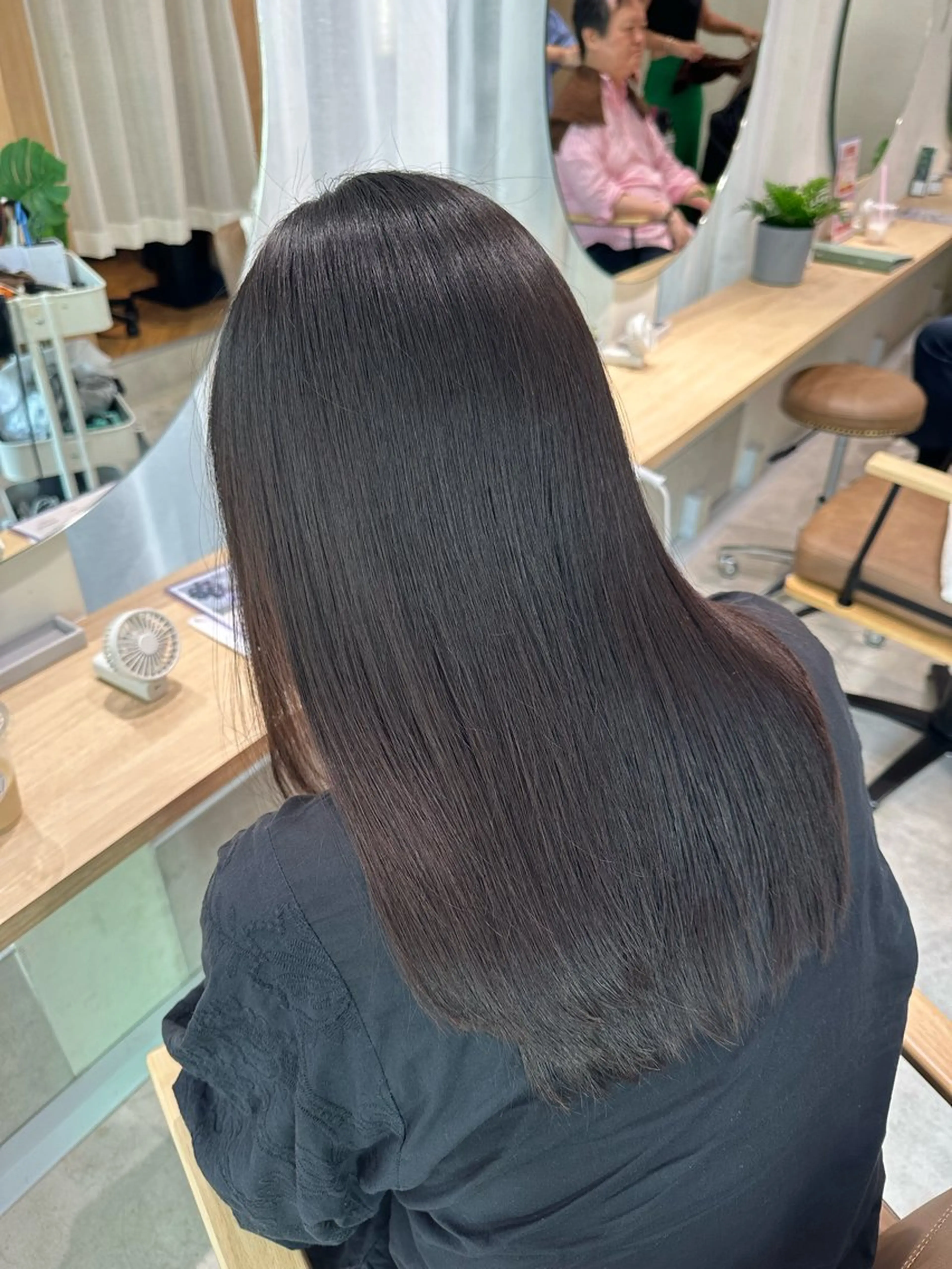 セミロング カット ヘアカラー トリートメント 質感再整/美髪矯正/ ワンツーマンサロンのヘアスタイル