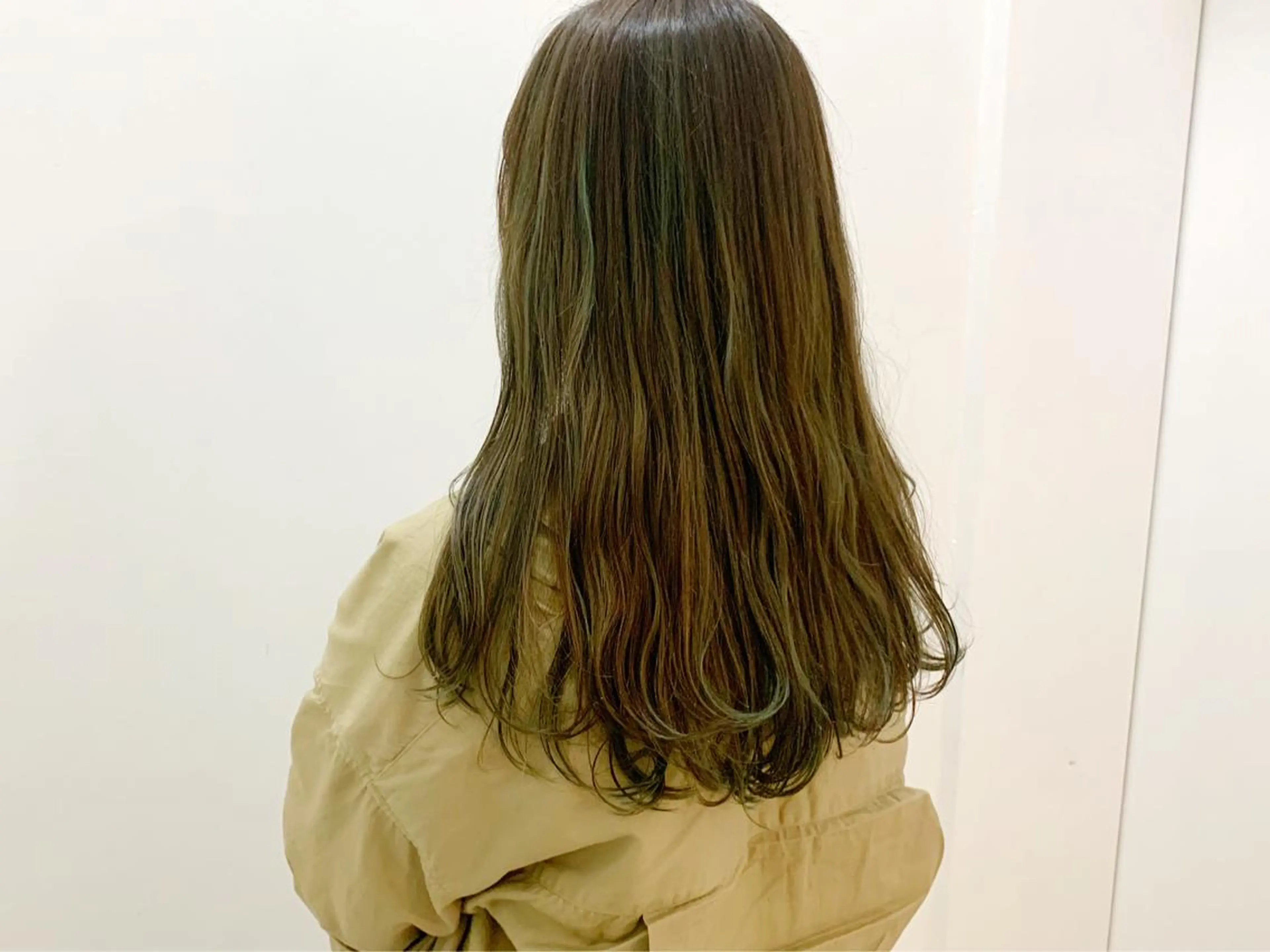 ロング アッシュ ヘアカラー トリートメント karen ☺︎のヘアスタイル