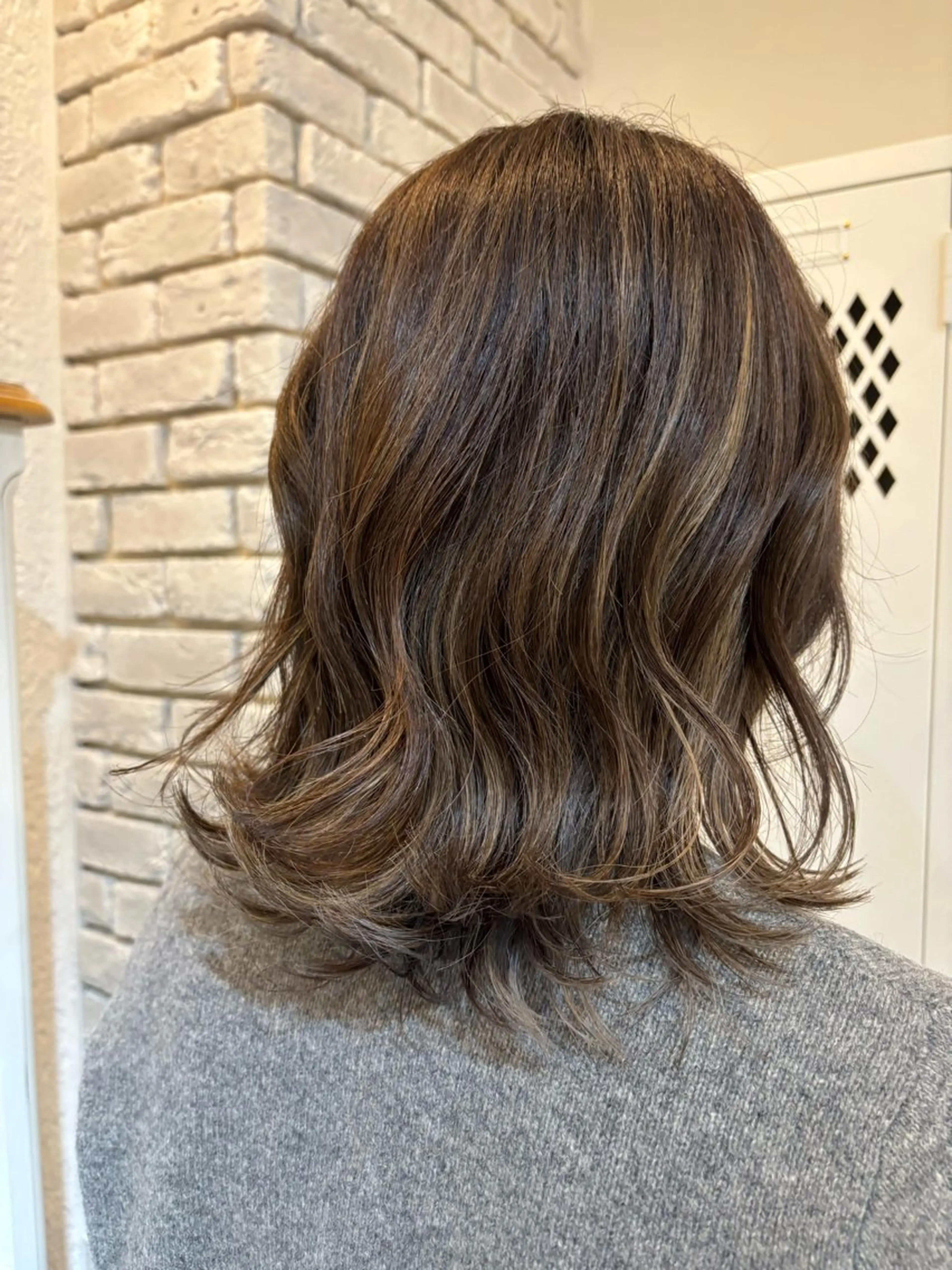 ミディアム ハイライト カット ヘアカラー Zilch hair 北堀江 りえ🩵のヘアスタイル