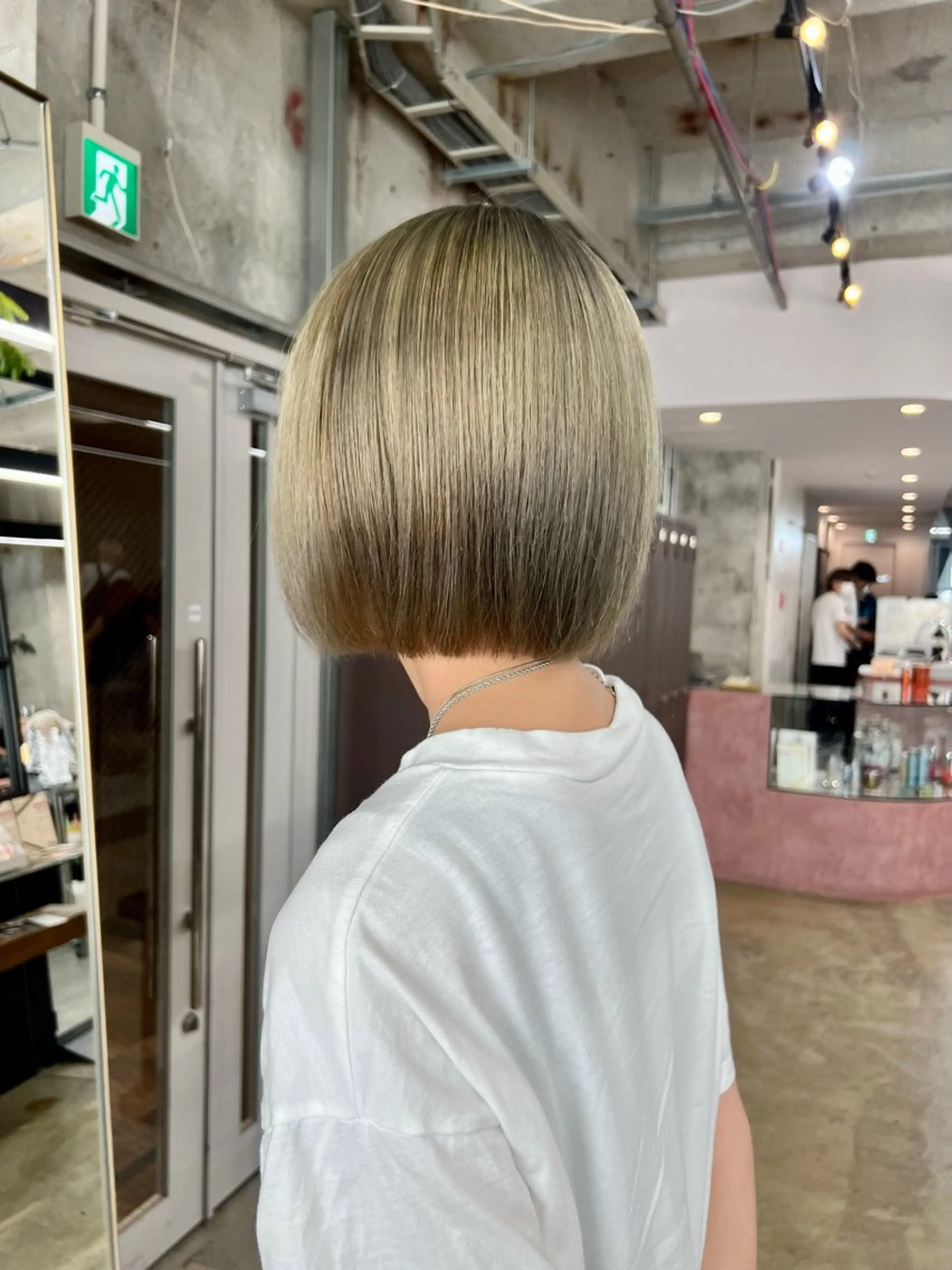 ミディアム カラー ベージュカラー ブリーチ オリーブベージュ ボブ カット ヘアカラー トリートメント azumi/ボブ/暖 色/オリーブ/縮毛のヘアスタイル