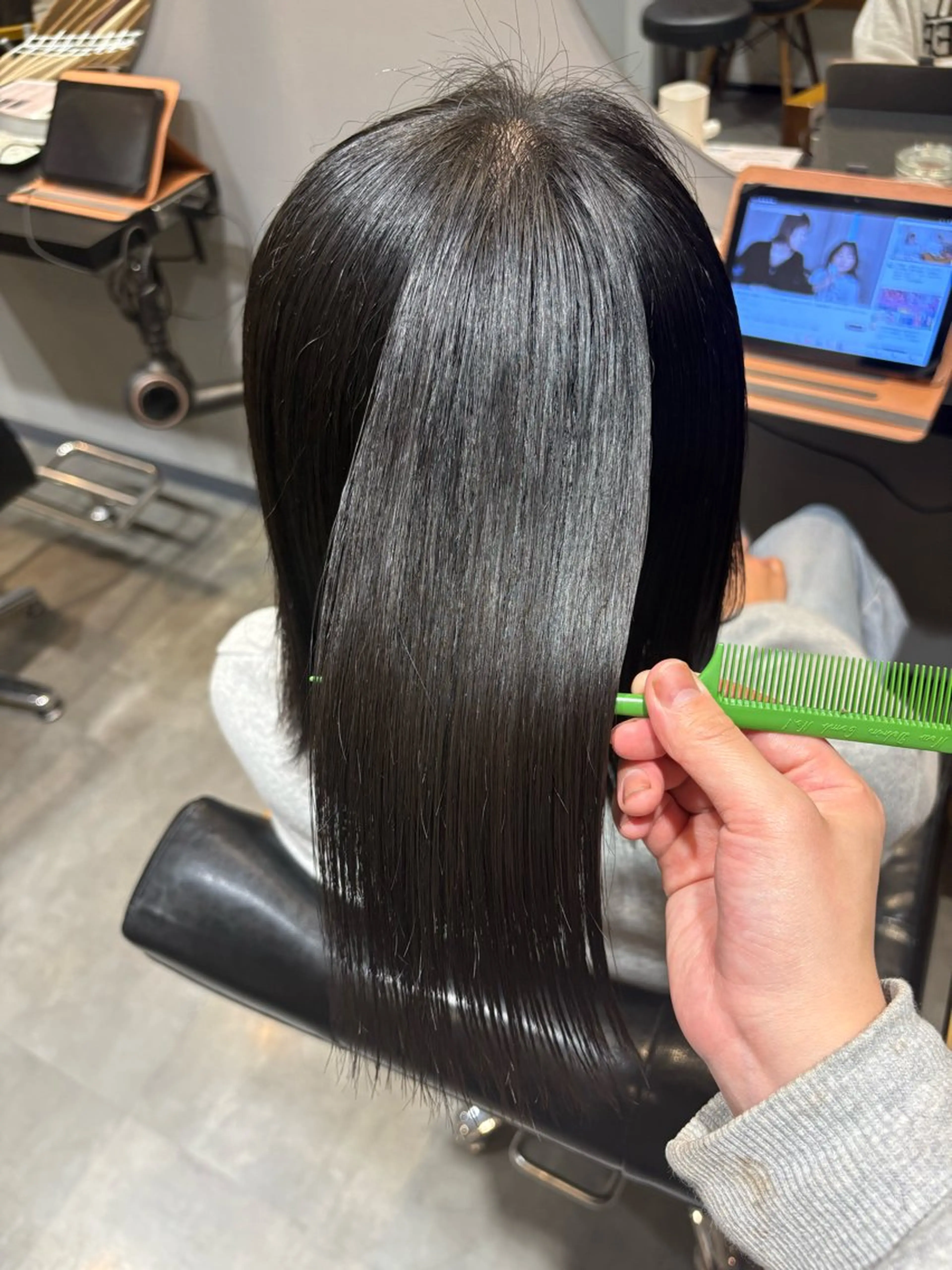 ミディアム カット 縮毛矯正 小堀 いぶきのヘアスタイル