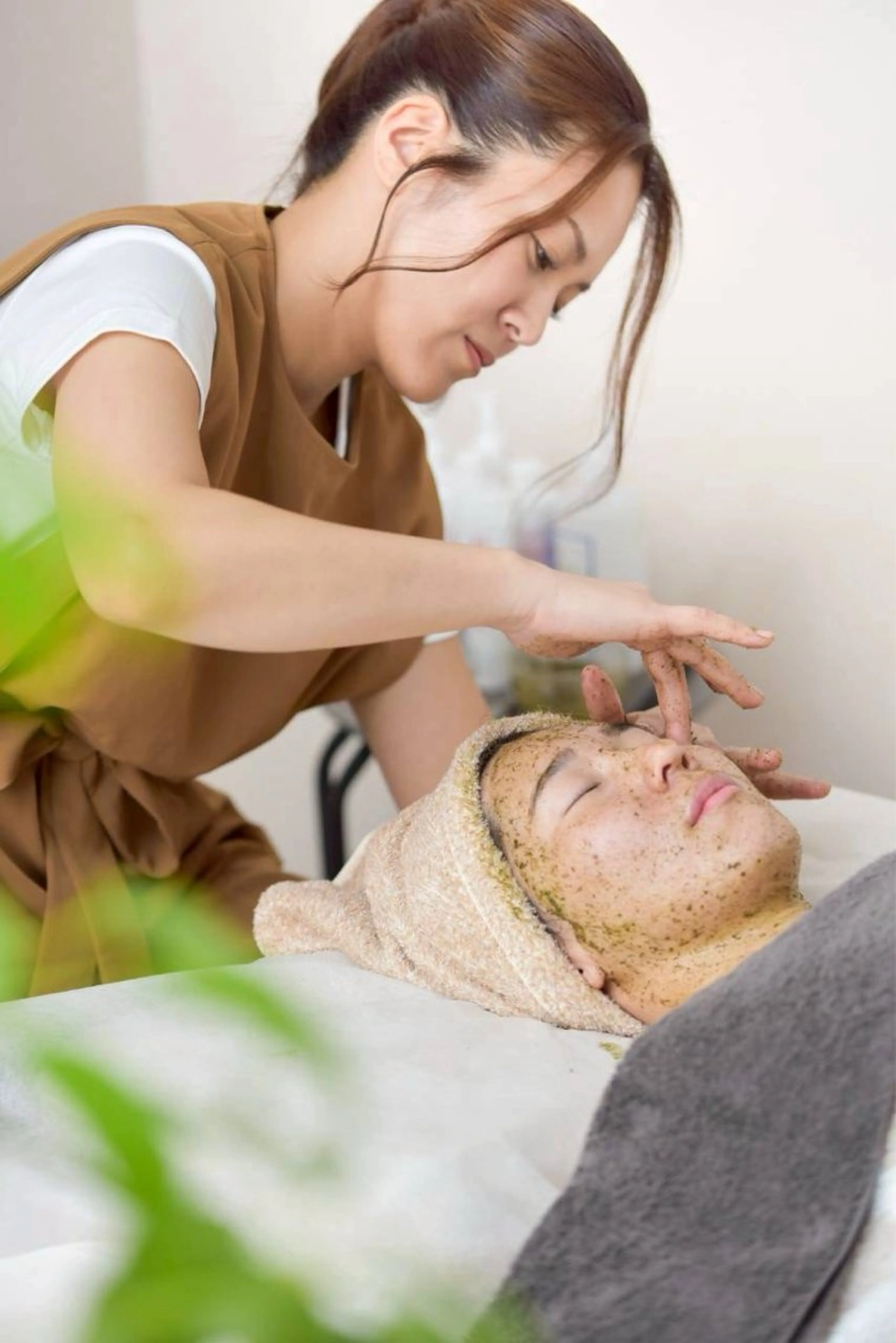 【黒ずみ・ごわつきが気になる方へ】REVIハーブピーリング🌿陶肌トリートメント＋エンザイム1gの写真