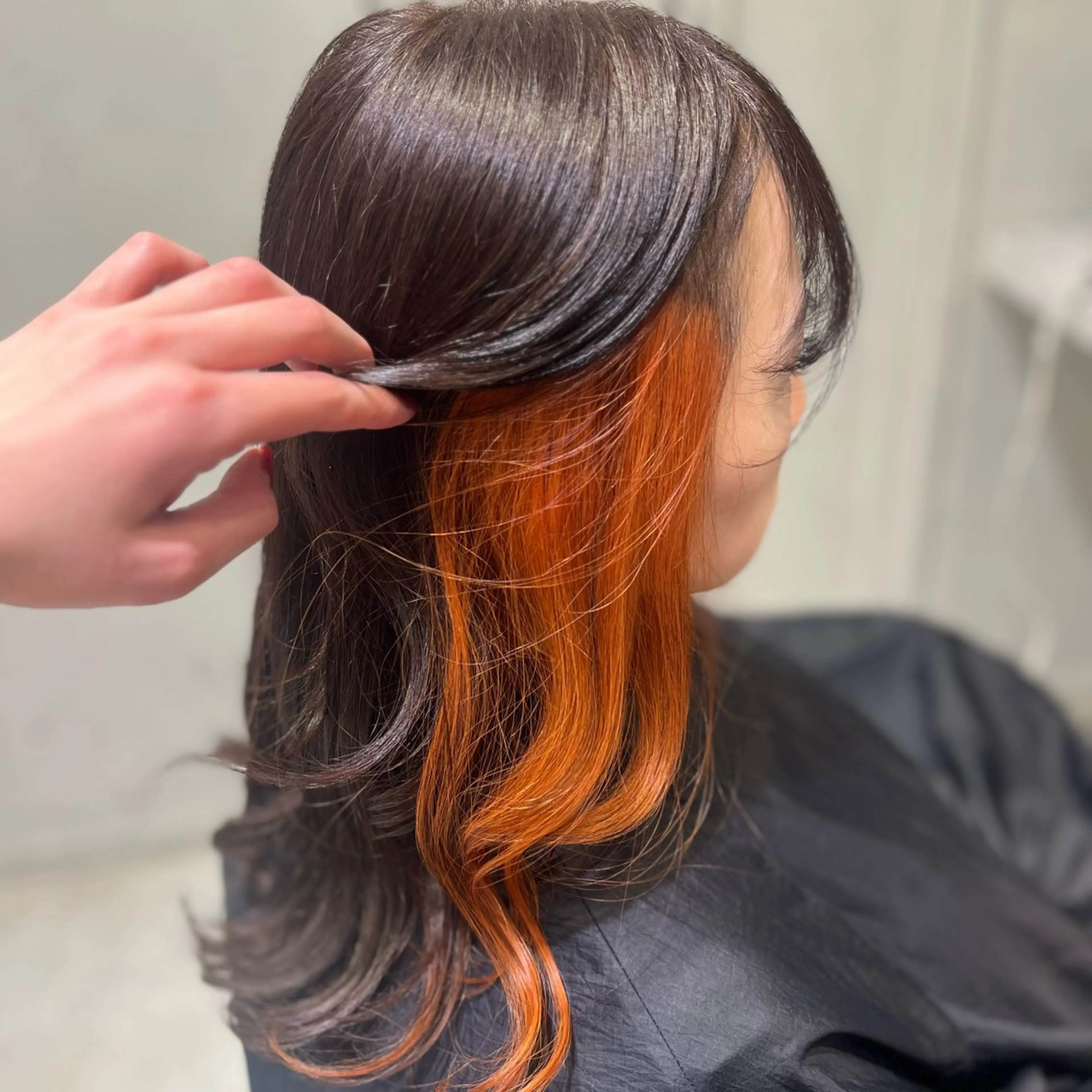 ロング カラー ブリーチ イヤリングカラー ハイトーンカラー インナーカラー オレンジ 💖ブリーチ/暖色 𝐘𝐮𝐢💖のヘアスタイル