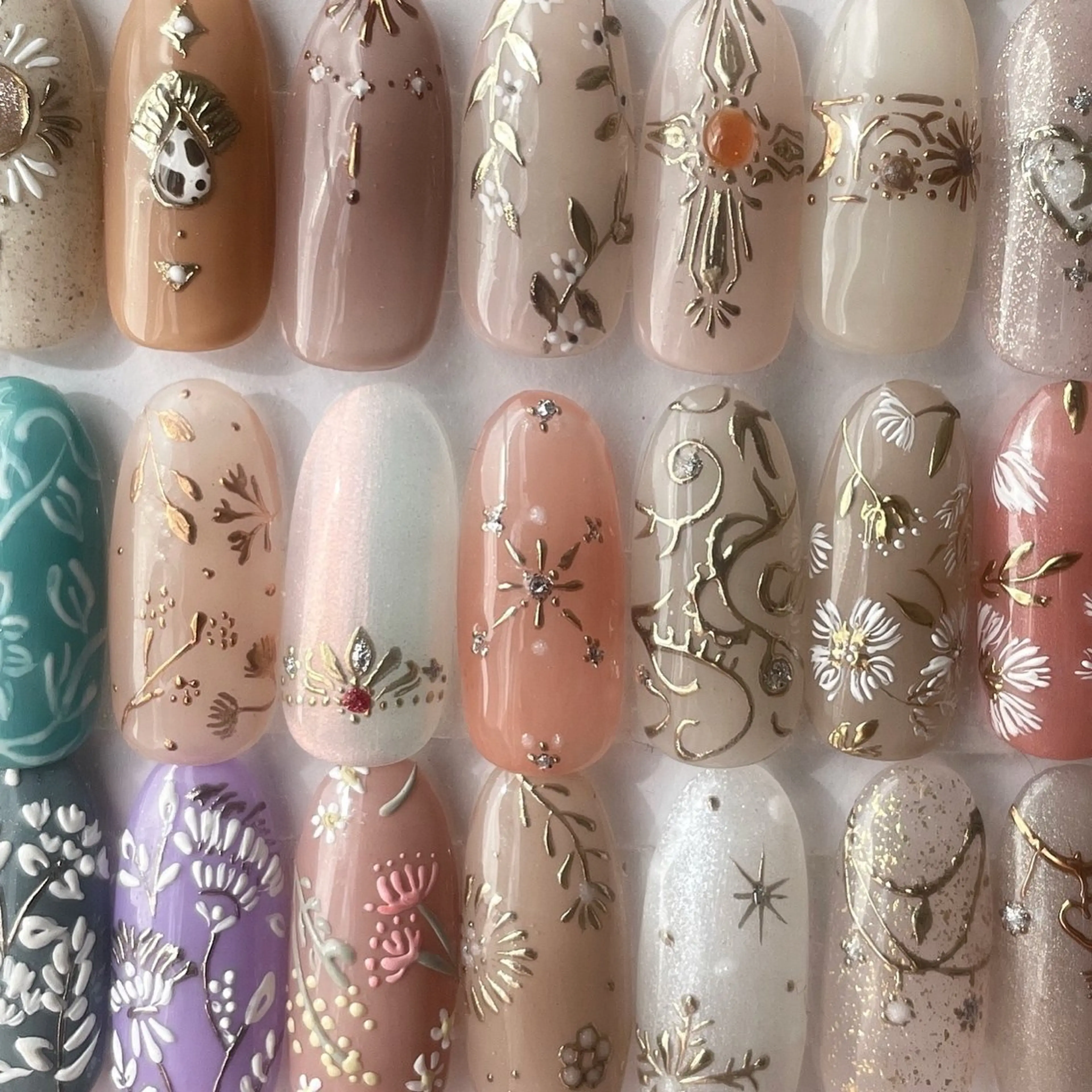 🩶artのみ‪𓂃 𓈒𓏸【他店様のnailに手描きartを施します！】4本の写真