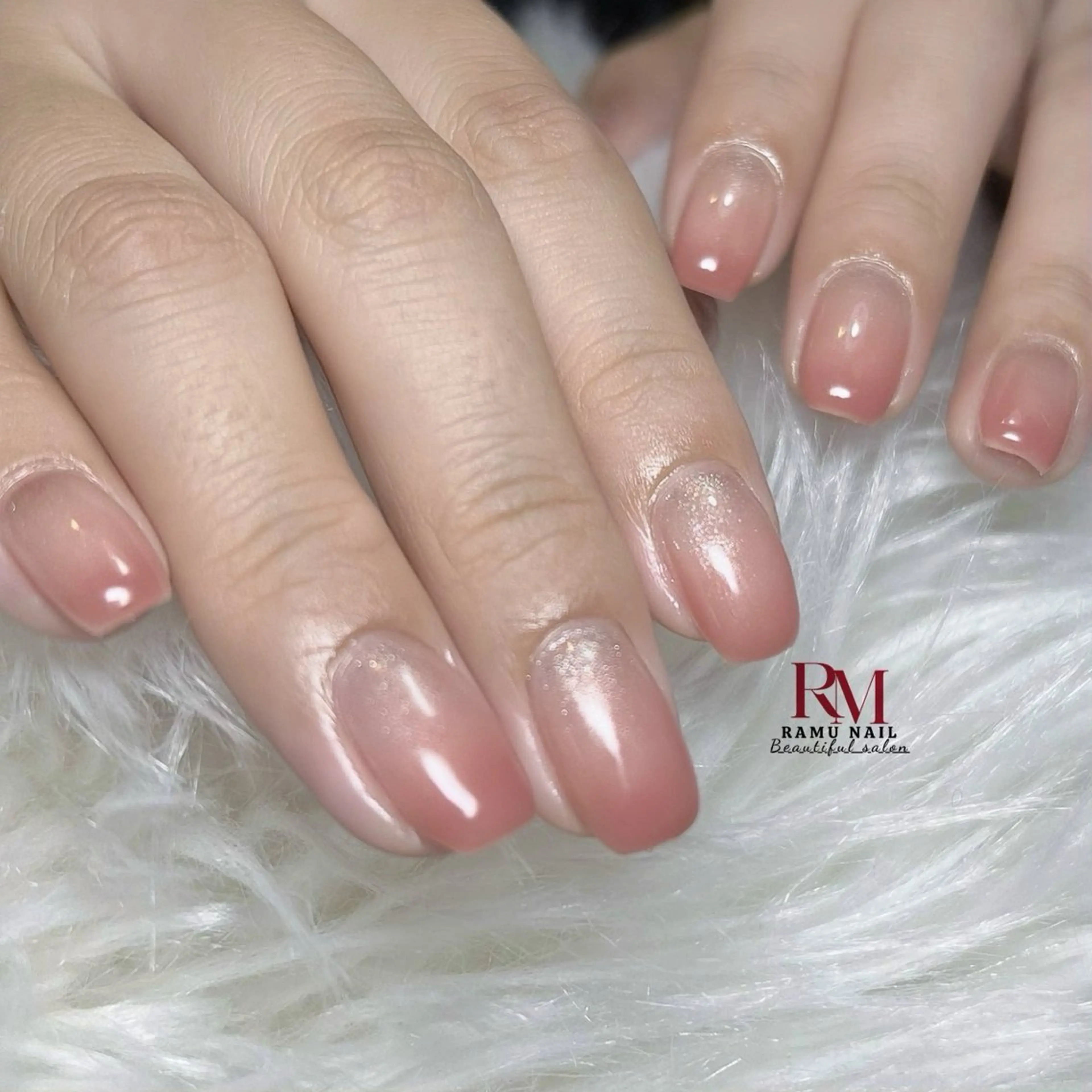 ネイル キラキラネイル マグネットネイル ミラーネイル ピンク ワンホンネイル ハンドネイル RAMU Nail 恵比寿店のネイルデザイン