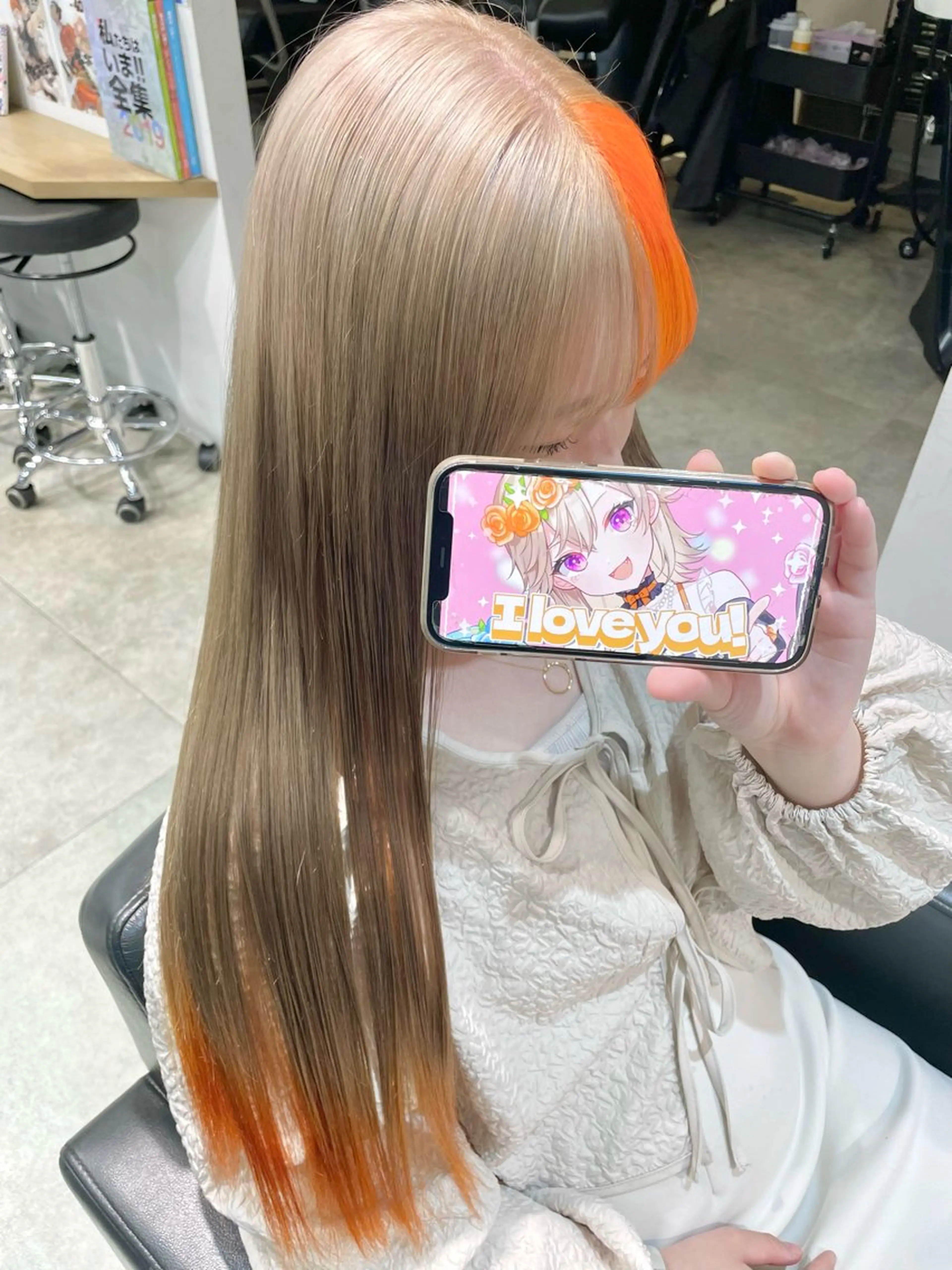 セミロング カラー ベージュカラー オレンジ ヘアカラー トリートメント インナーカラー 推し ブリーチ  髪質改善のヘアスタイル