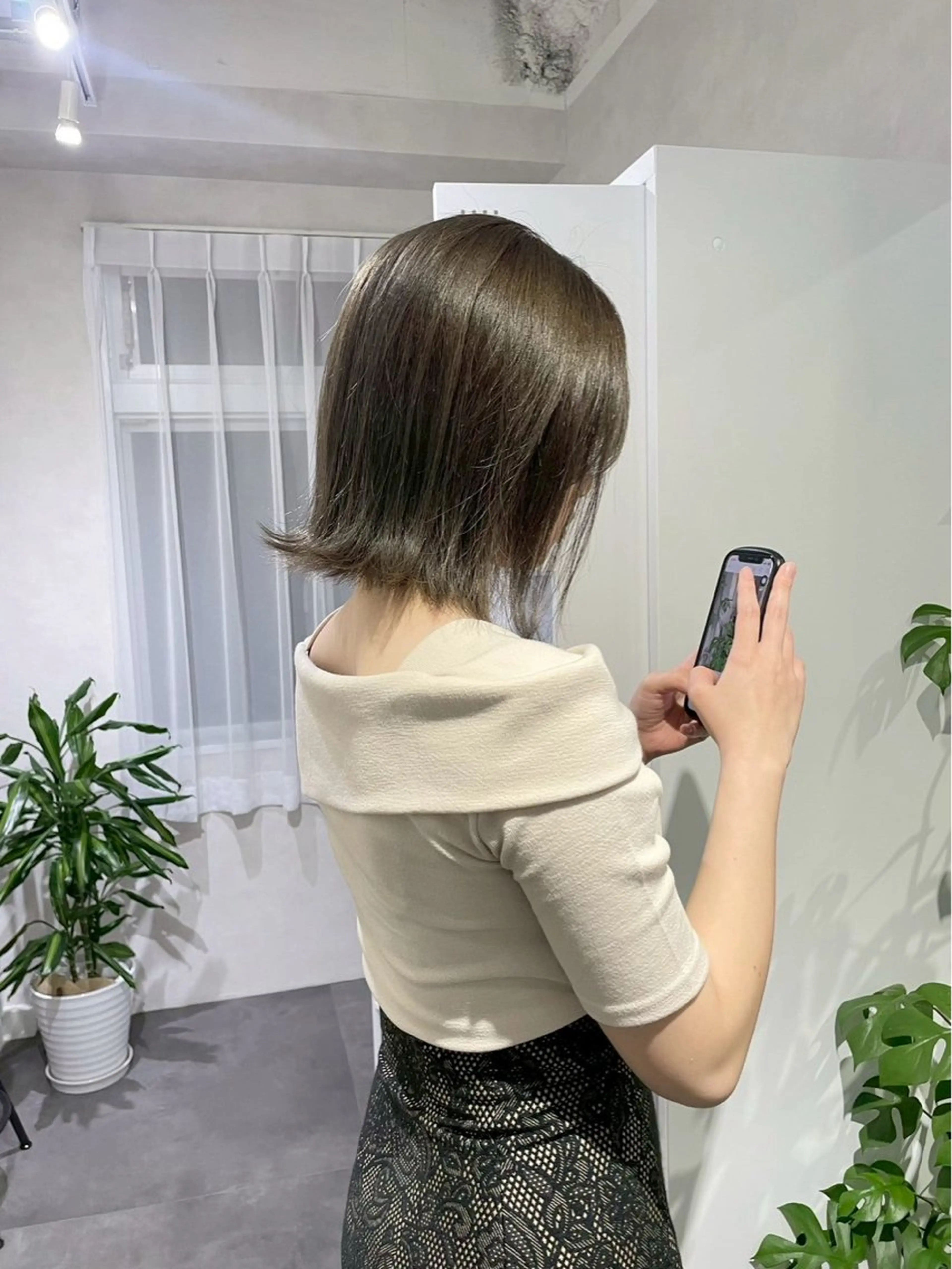 ミディアム カラー 縮毛矯正募集🔥 西梅田/六角一咲のヘアスタイル