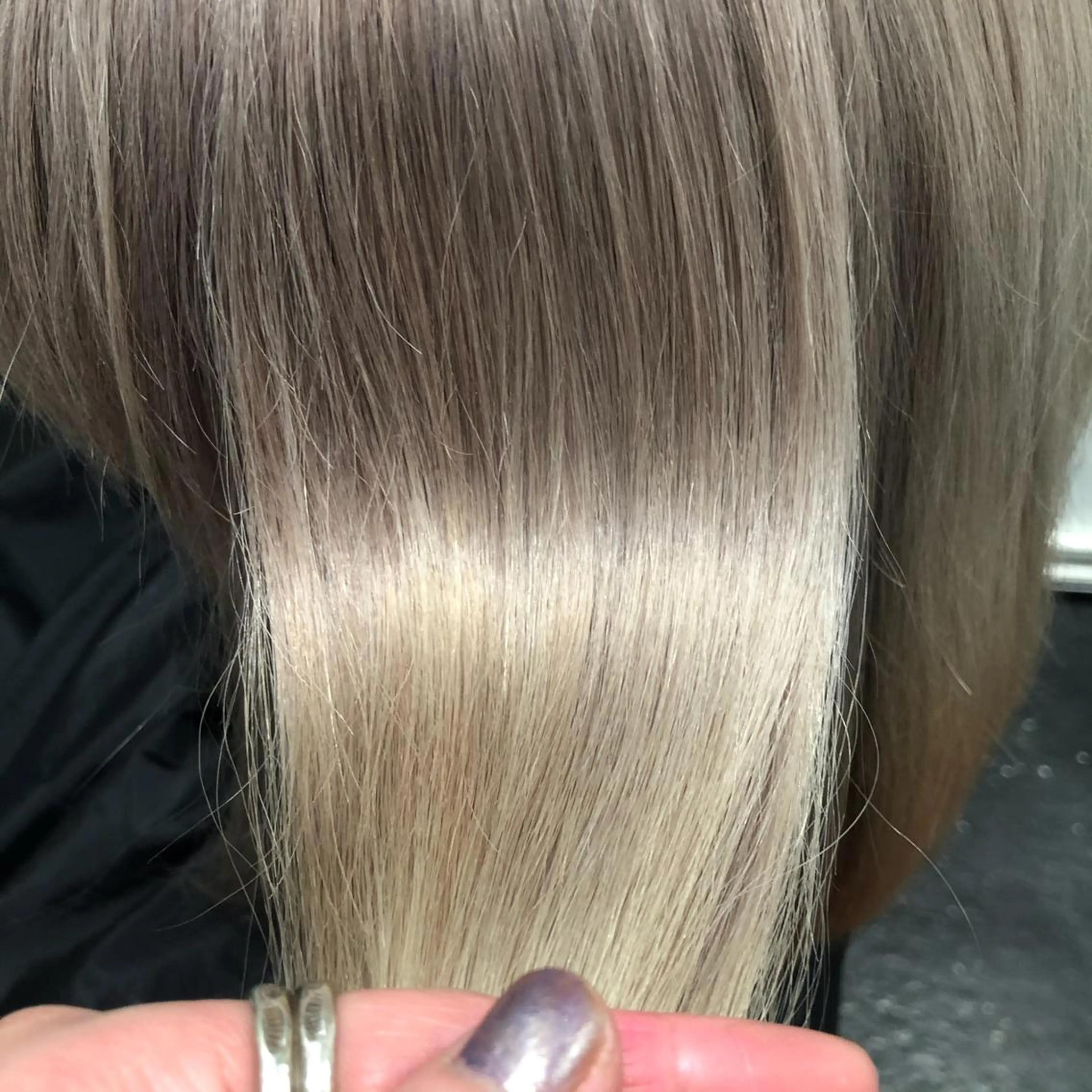 ミディアム サイレント美容師 アイリィのヘアスタイル
