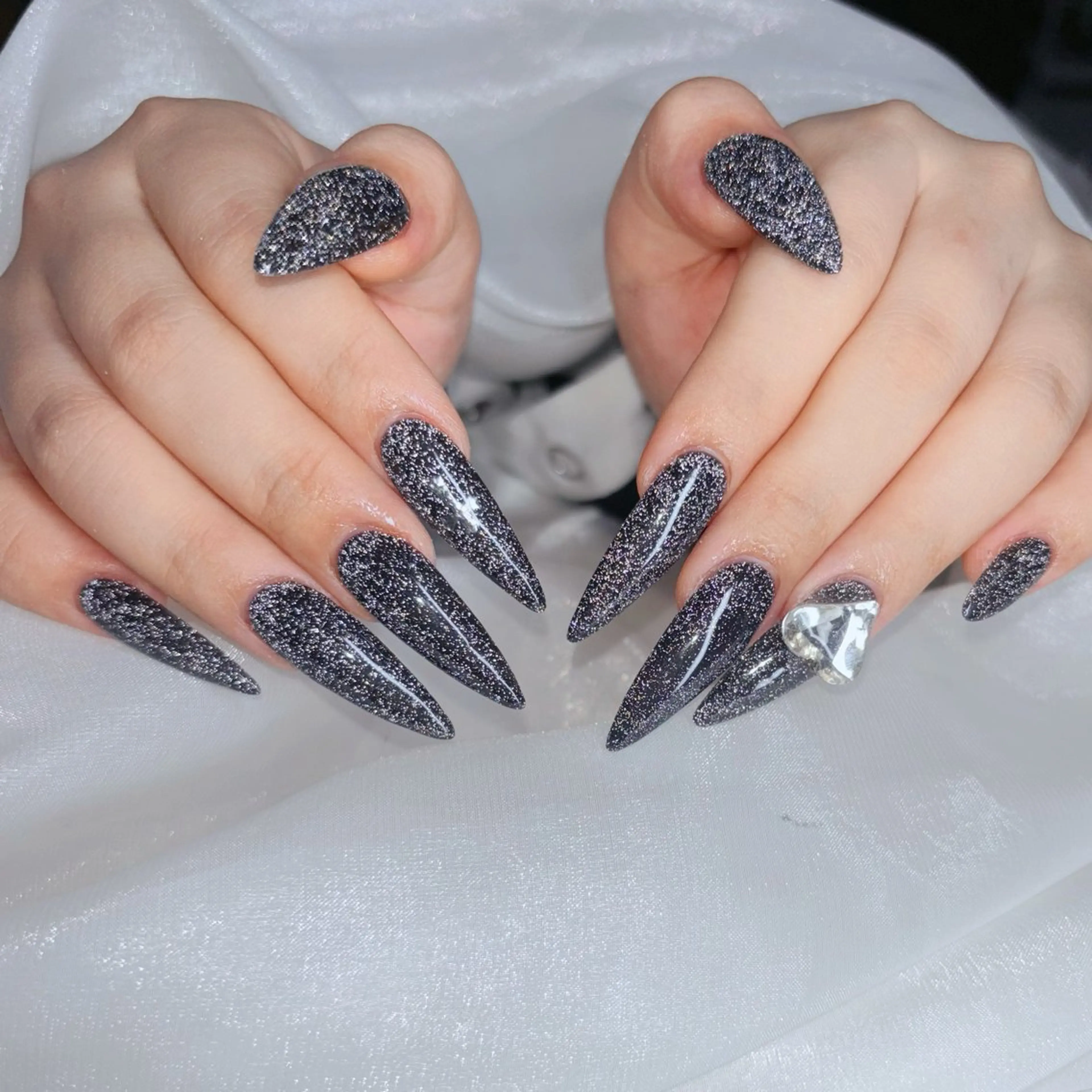 ネイル ハンドネイル CeCeGarden ✨️キラキラワンホンのネイルデザイン