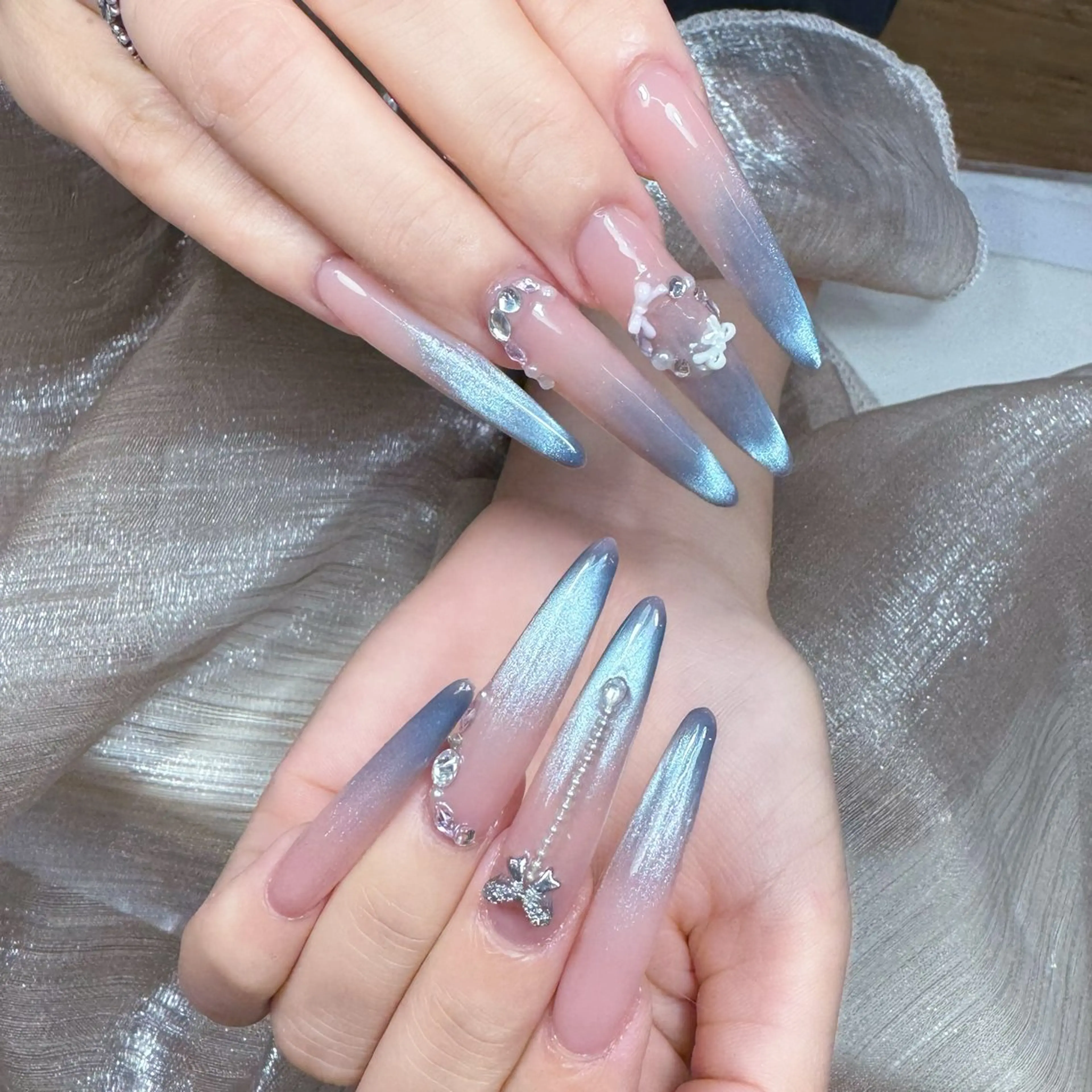 ネイル アートネイル オーロラネイル ブルー チークネイル フットネイル ハンドネイル NAILS168 新大久保店のネイルデザイン