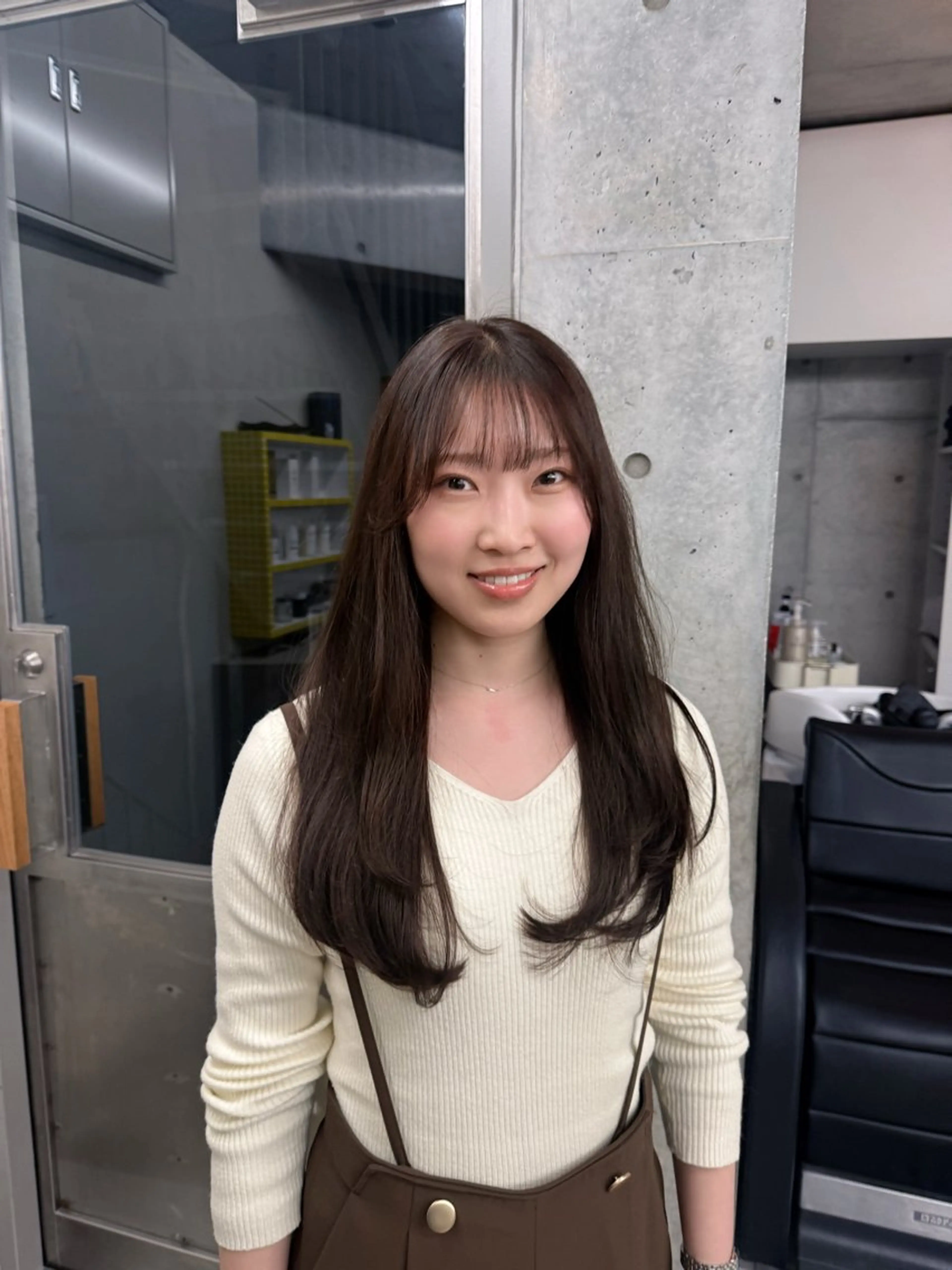 ロング カラー ロングレイヤー アッシュ ベージュカラー ブリーチ 透明感カラー カット ヘアカラー トリートメント 誰より丁寧なカット/ 小林輝/レイヤーのヘアスタイル