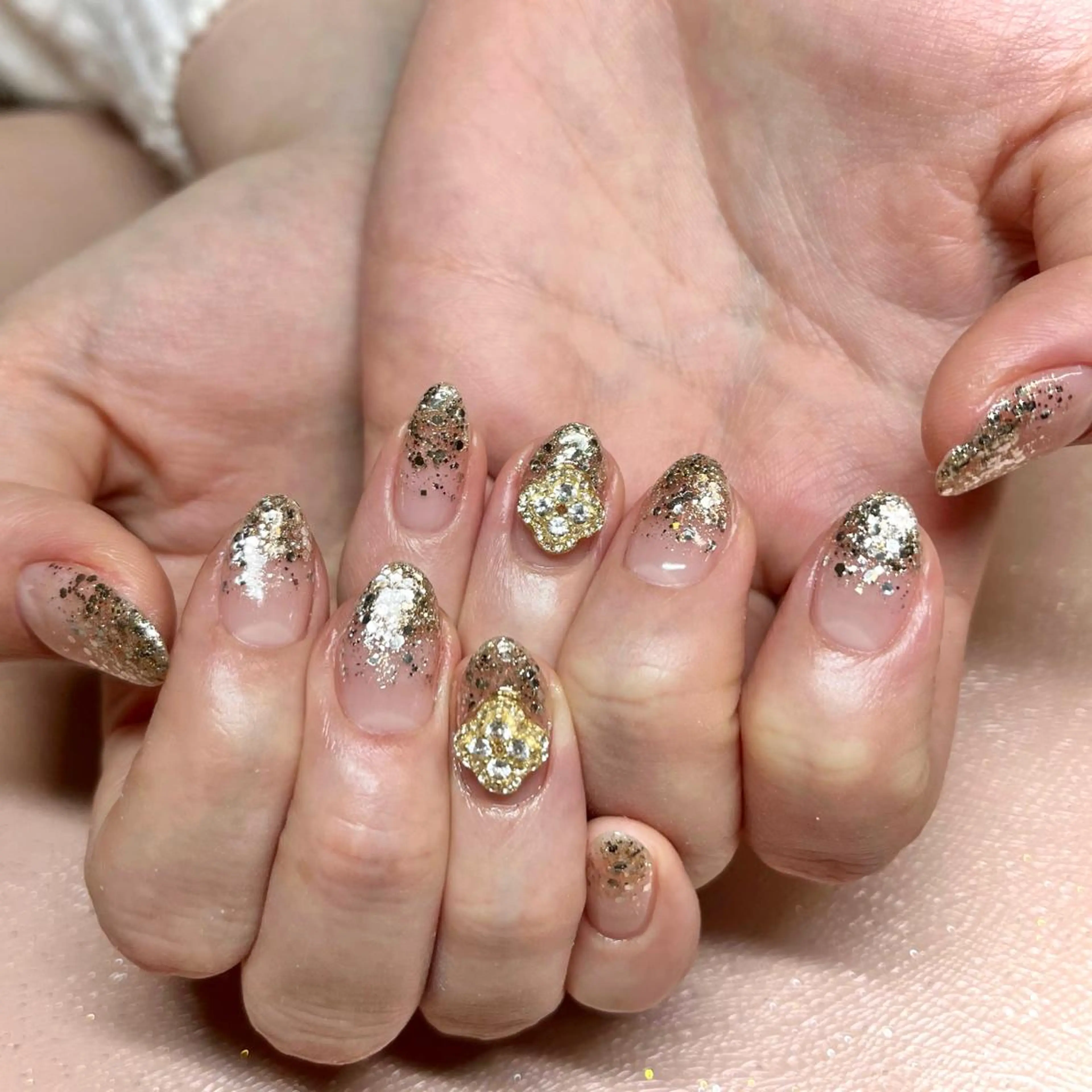 ネイル ゴールド グラデーション キラキラネイル ラメ(グリッター) ラメグラデーション Vogustys Nail 山田のネイルデザイン