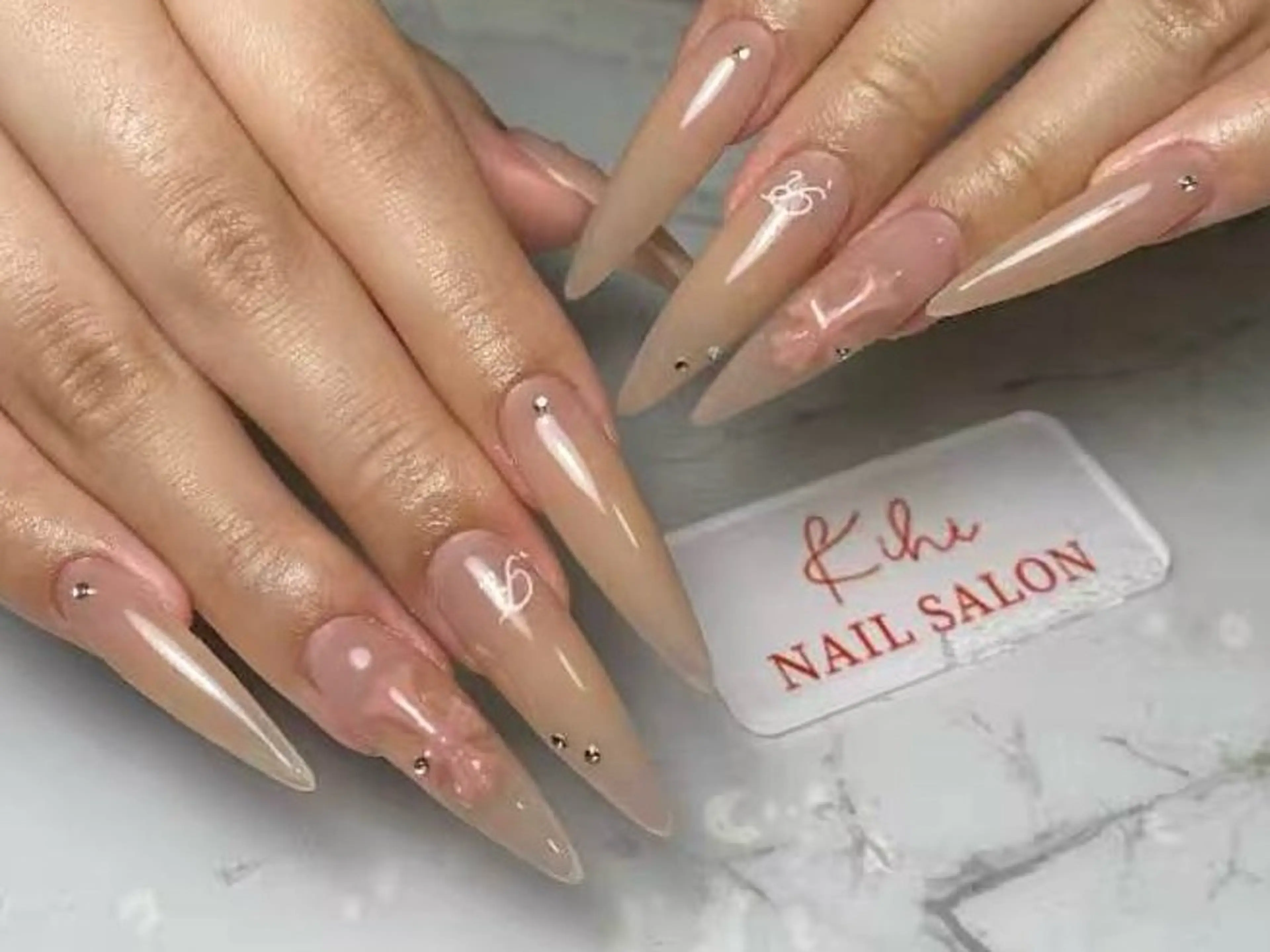 ネイル アートネイル フレンチネイル ジェルネイル グラデーション 韓国ネイル ハンドネイル 💕鈴木ユリ パラジェル/オフ無料のネイルデザイン