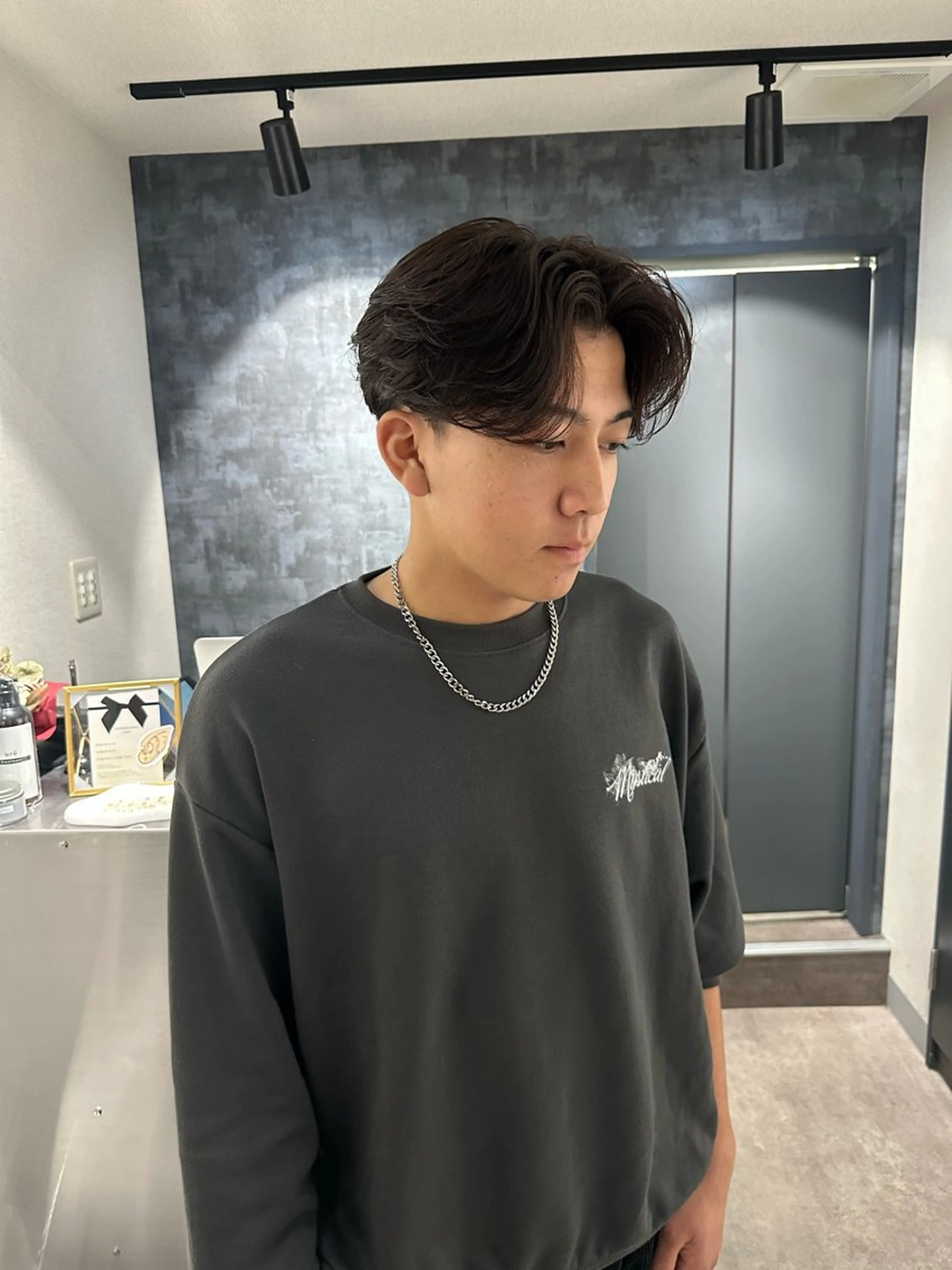 ミディアム パーマ メンズ カット パーマ 💈原宿指名No.1 センターパート💈のヘアスタイル