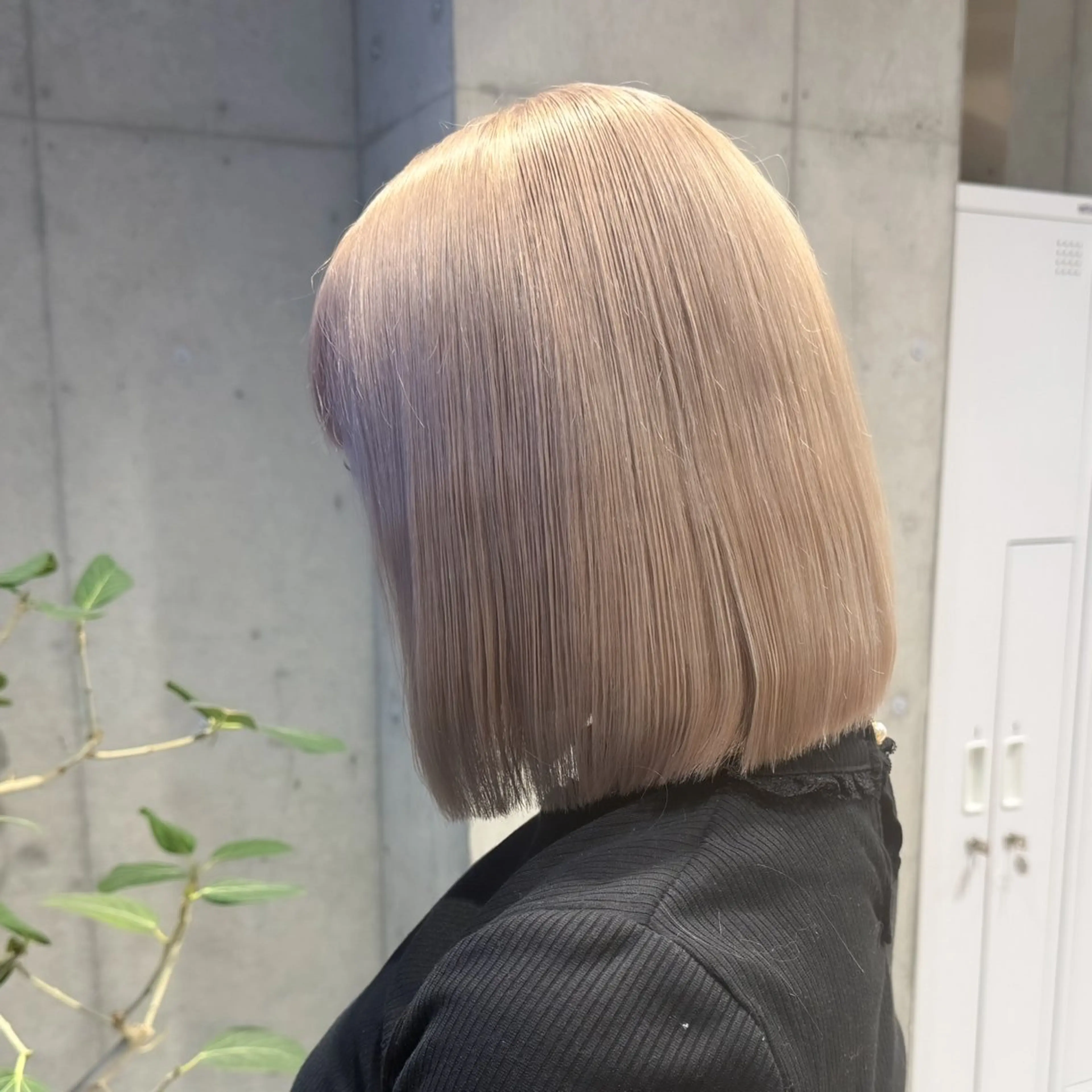 ショート カラー ブロンド ホワイトブロンド カット ヘアカラー トリートメント 柔め透明感血色カラー 暖色/レイヤー/ゆいのヘアスタイル