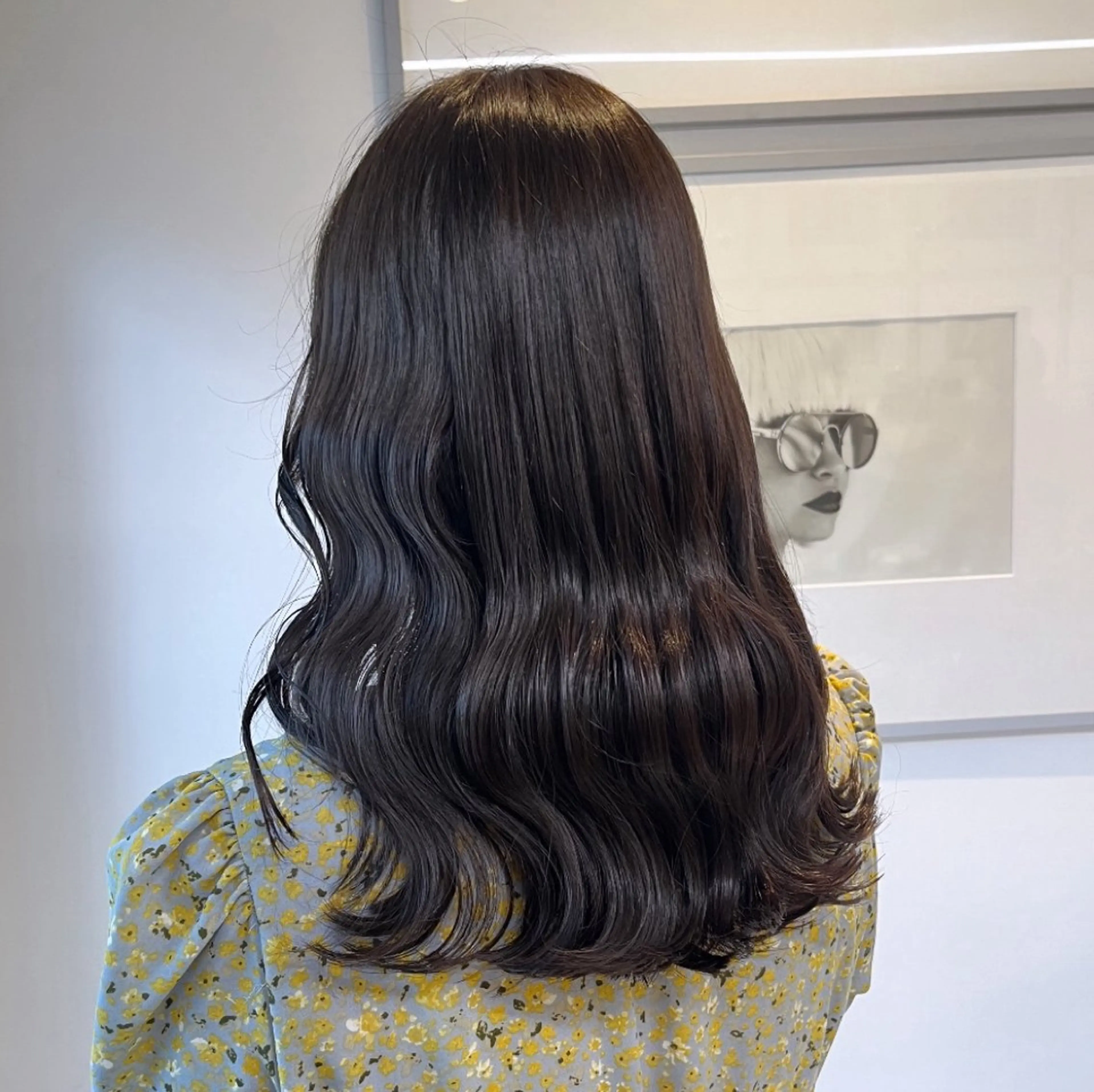 セミロング カラー アッシュ アッシュブラウン アッシュグレー アッシュグレージュ ブラウンカラー カット ヘアカラー トリートメント ヘッドスパ ヘアセット カジュアルを女っぽく 𝗮𝘆𝗮𝗰𝗼のヘアスタイル