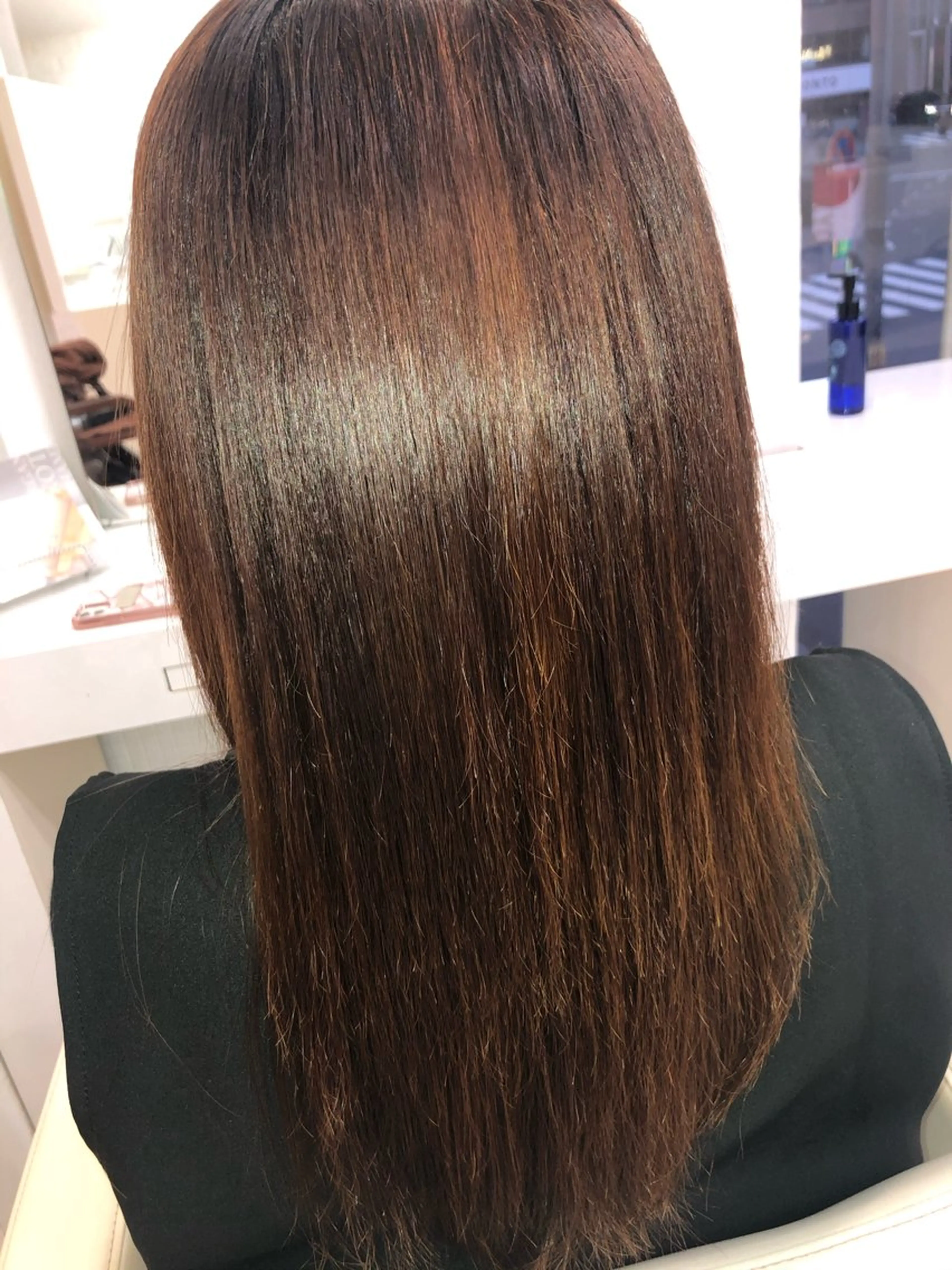 セミロング 糸賀 千穂のヘアスタイル