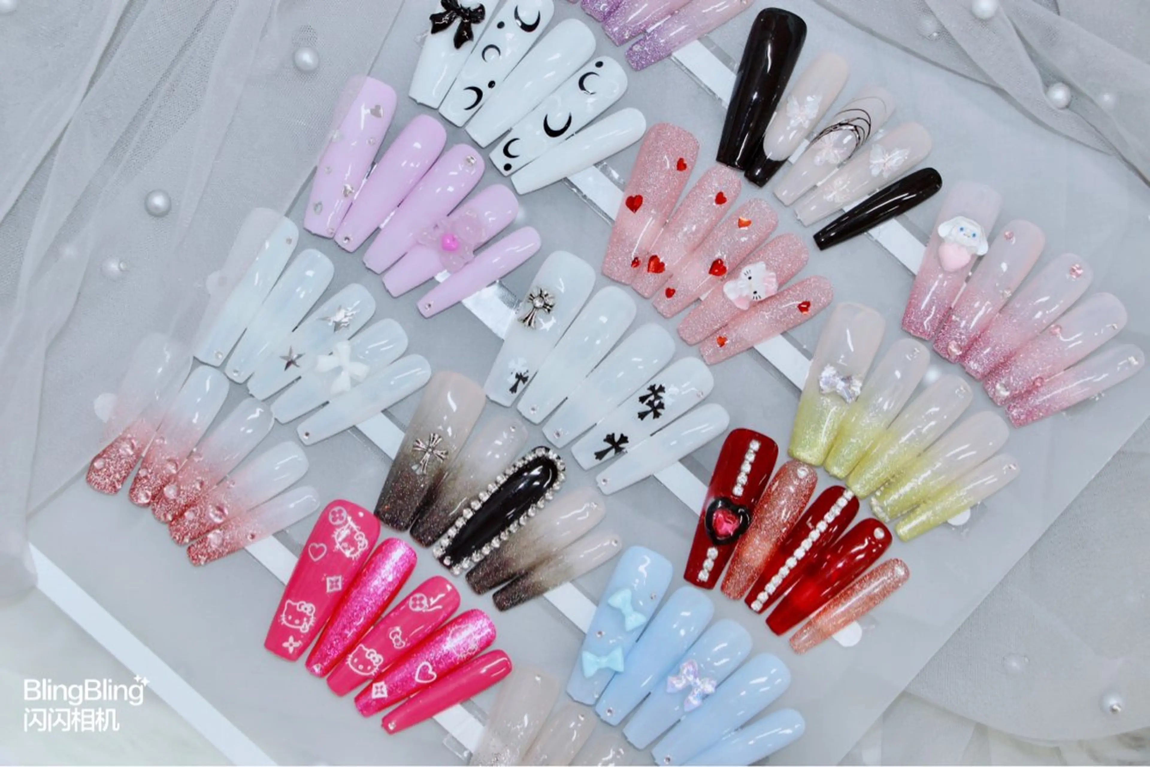 ネイル オーロラネイル チークネイル 長さ出し フットネイル フレンチネイル lily nailのネイルデザイン