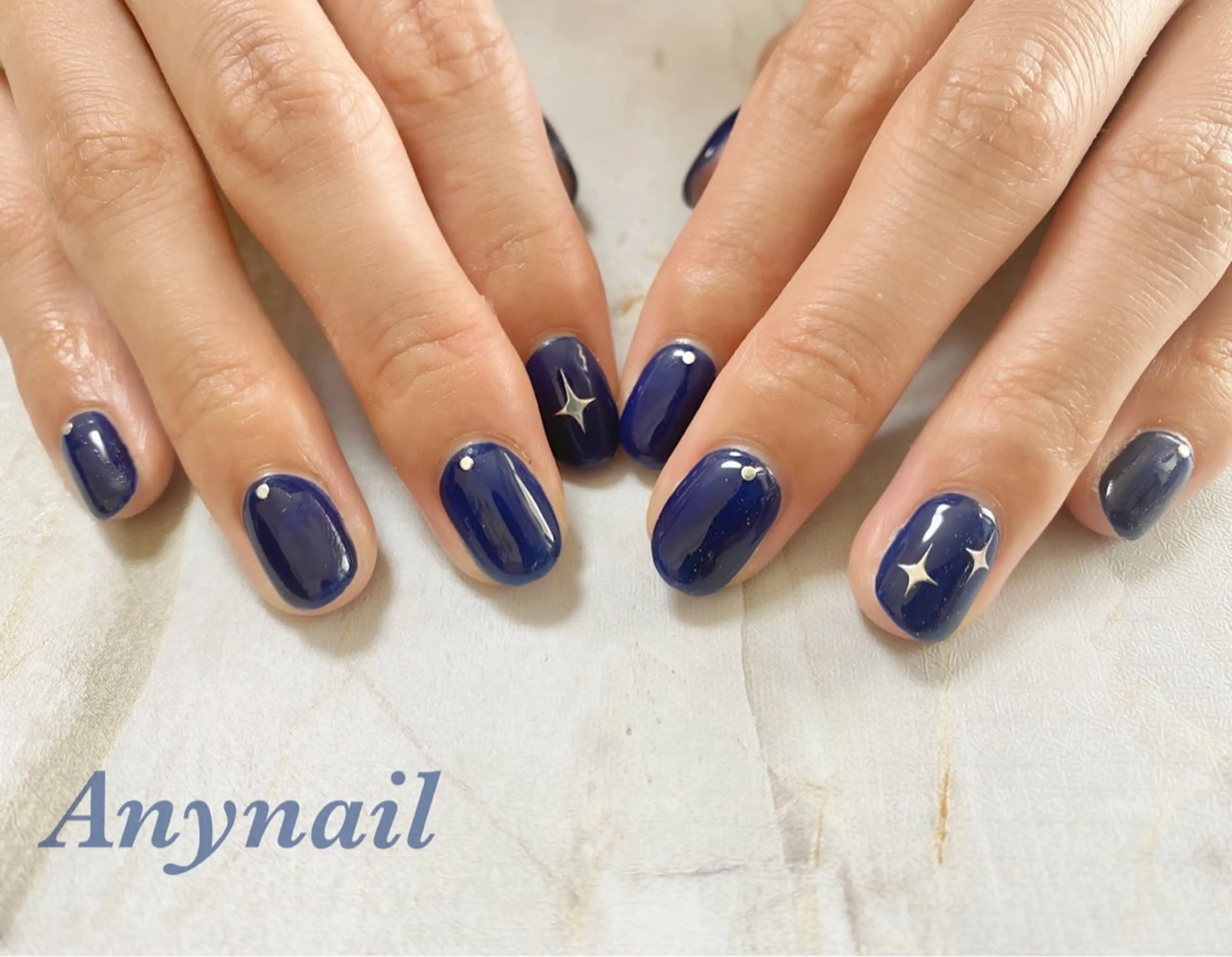 ネイル ブルー キラキラネイル ネイビー ワンカラーネイル 岩澤 恵子のネイルデザイン