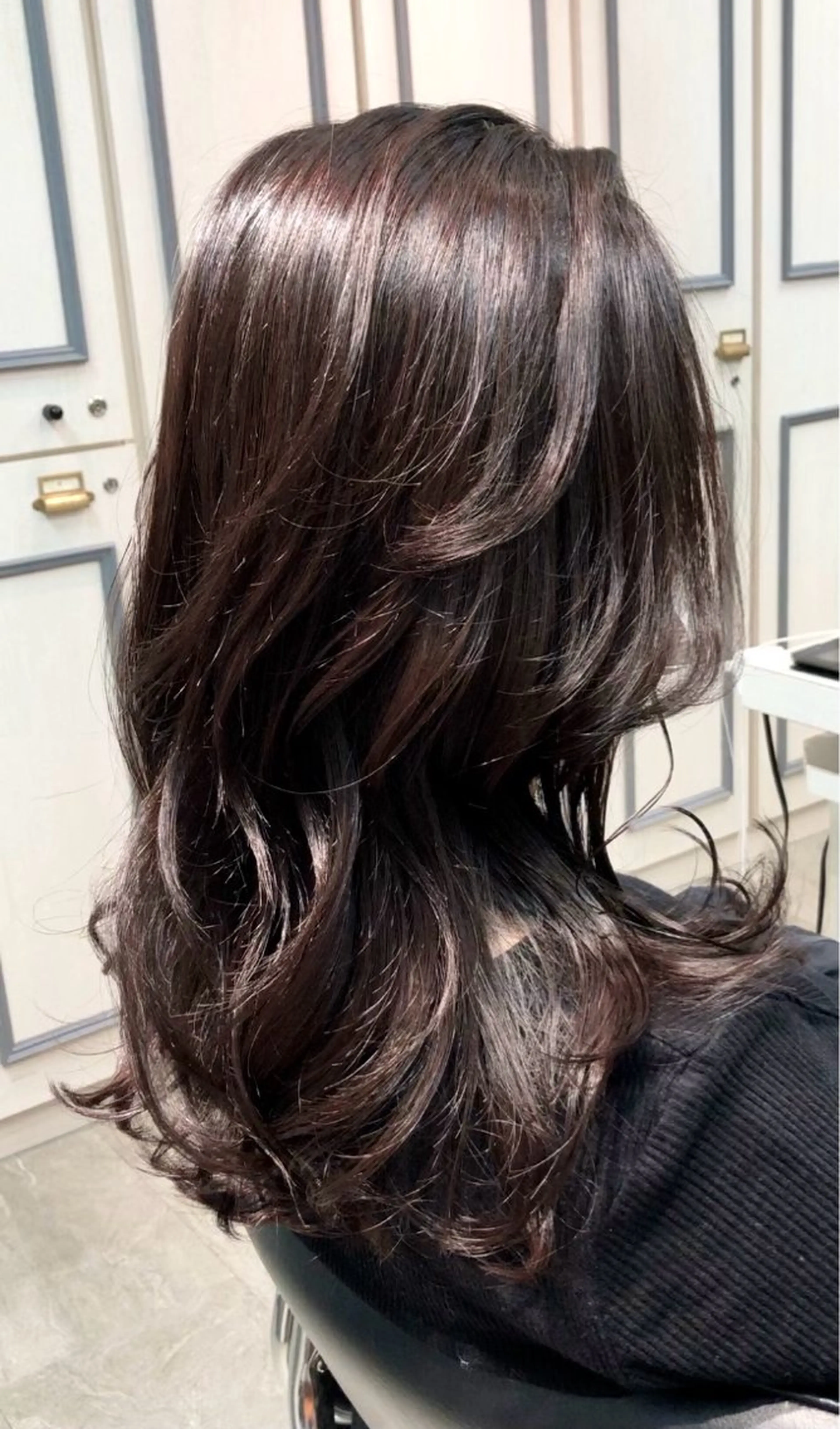 ミディアム カラー ヘアアレンジ ブリーチ ブラウンカラー ブリーチなしカラー バイオレットカラー レイヤーカット カット ヘアカラー トリートメント 新徳 りえのヘアスタイル