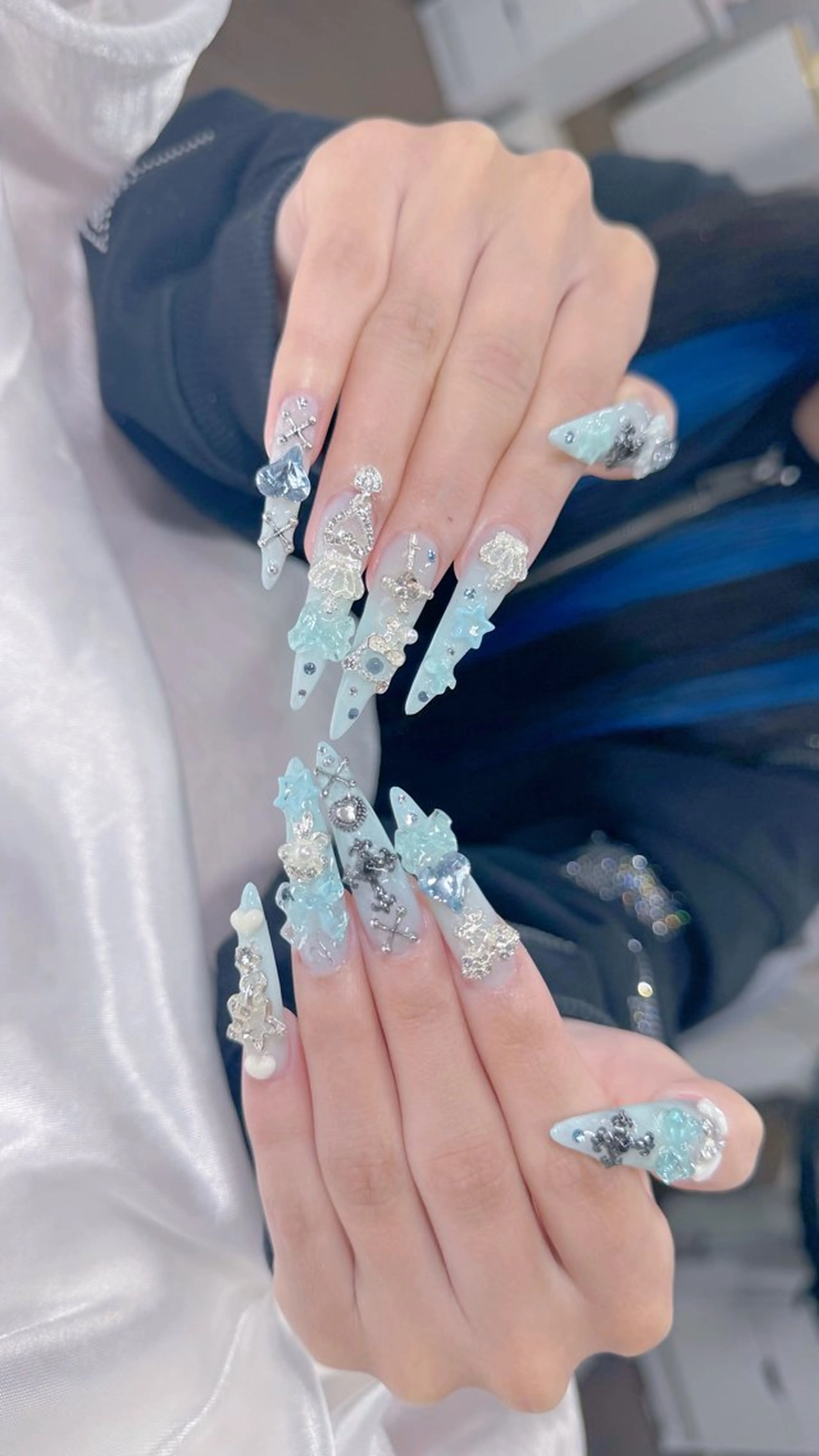 ネイル 成人式 フレンチネイル グラデーション 韓国ネイル ミラーネイル ハンドネイル Lya Nail Salonのネイルデザイン