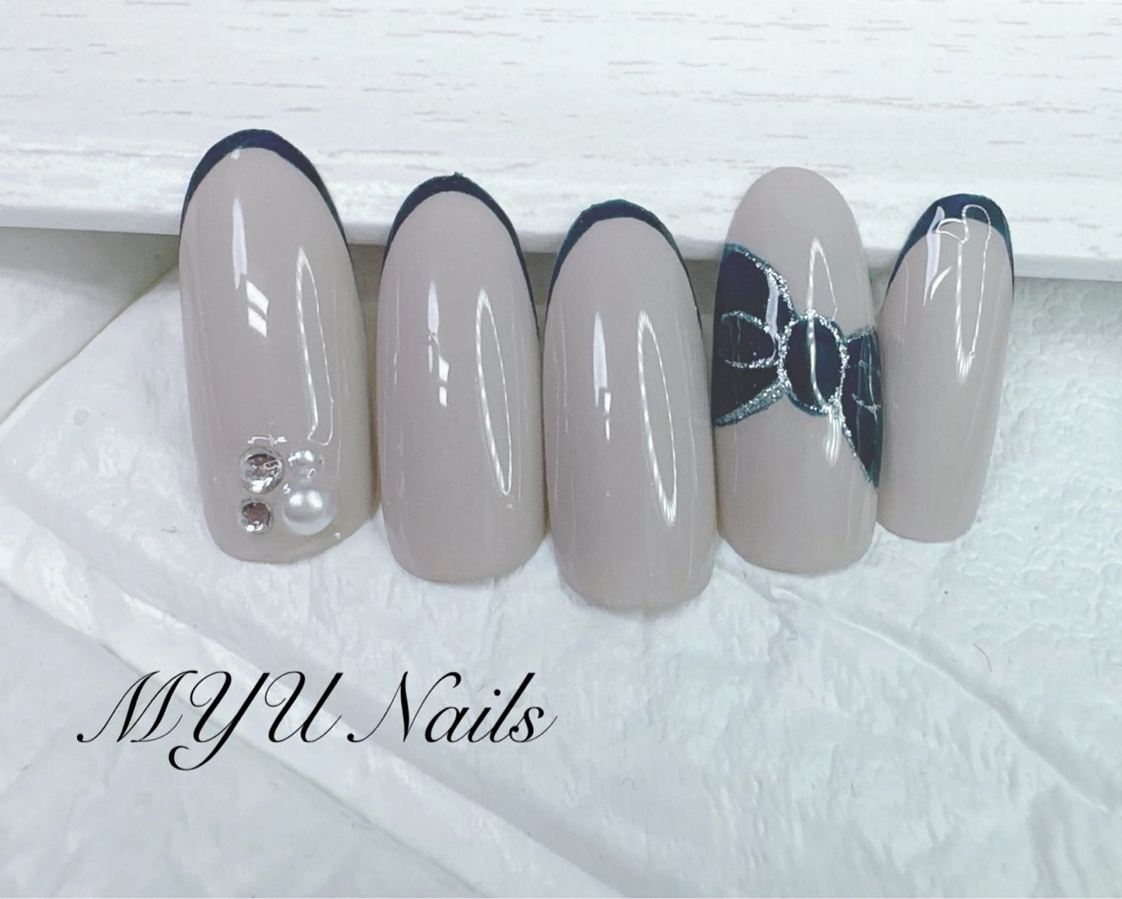 ネイル ジェルネイル 持ち込み ニュアンスネイル パラジェル リボン ハンドネイル ニュアンスネイル🌈 MYU Nailsのネイルデザイン