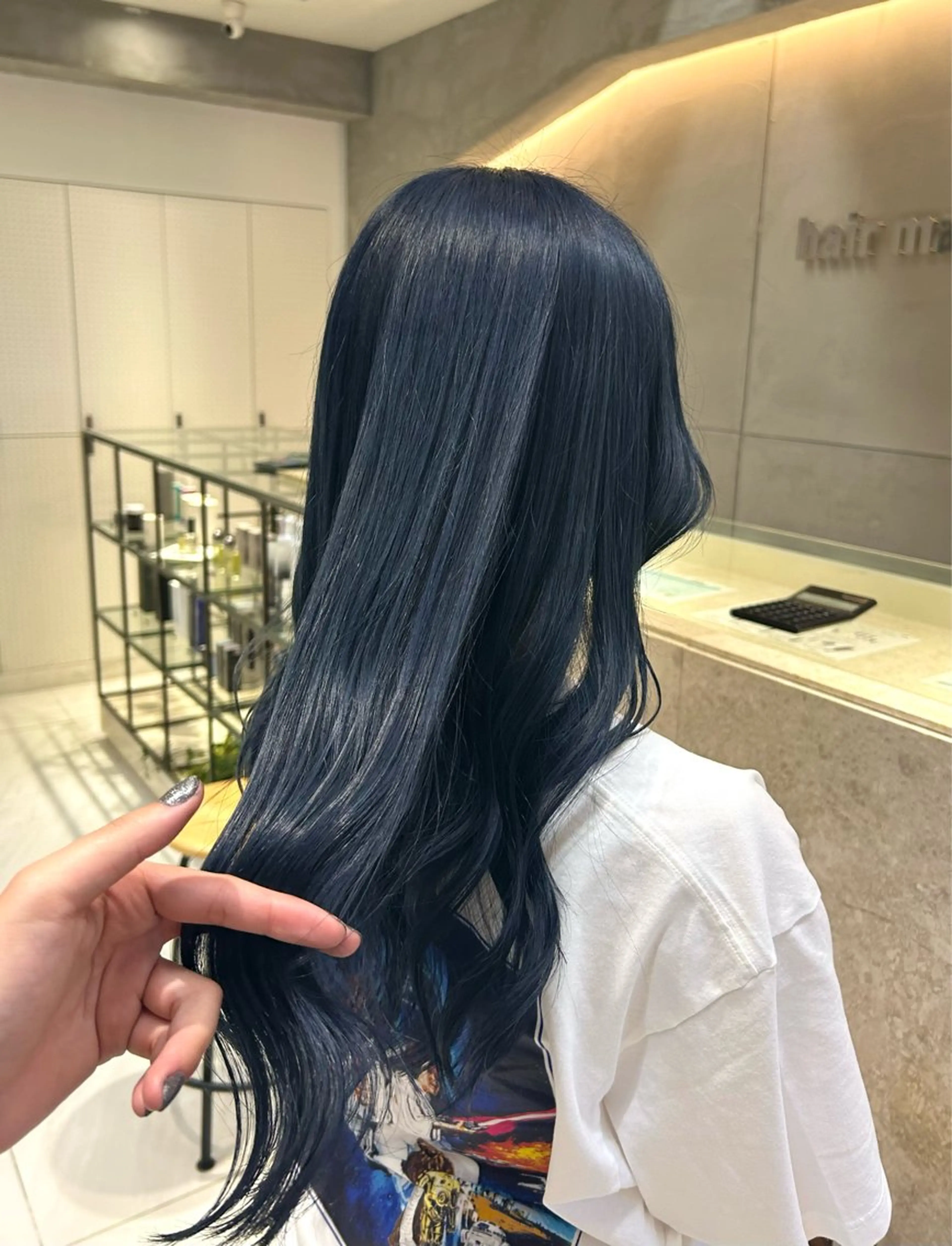 ロング カラー アッシュ ブリーチ ブルーカラー ネイビーカラー カット ヘアカラー トリートメント 艶カラー/レイヤー 🦋AKARI🦋のヘアスタイル