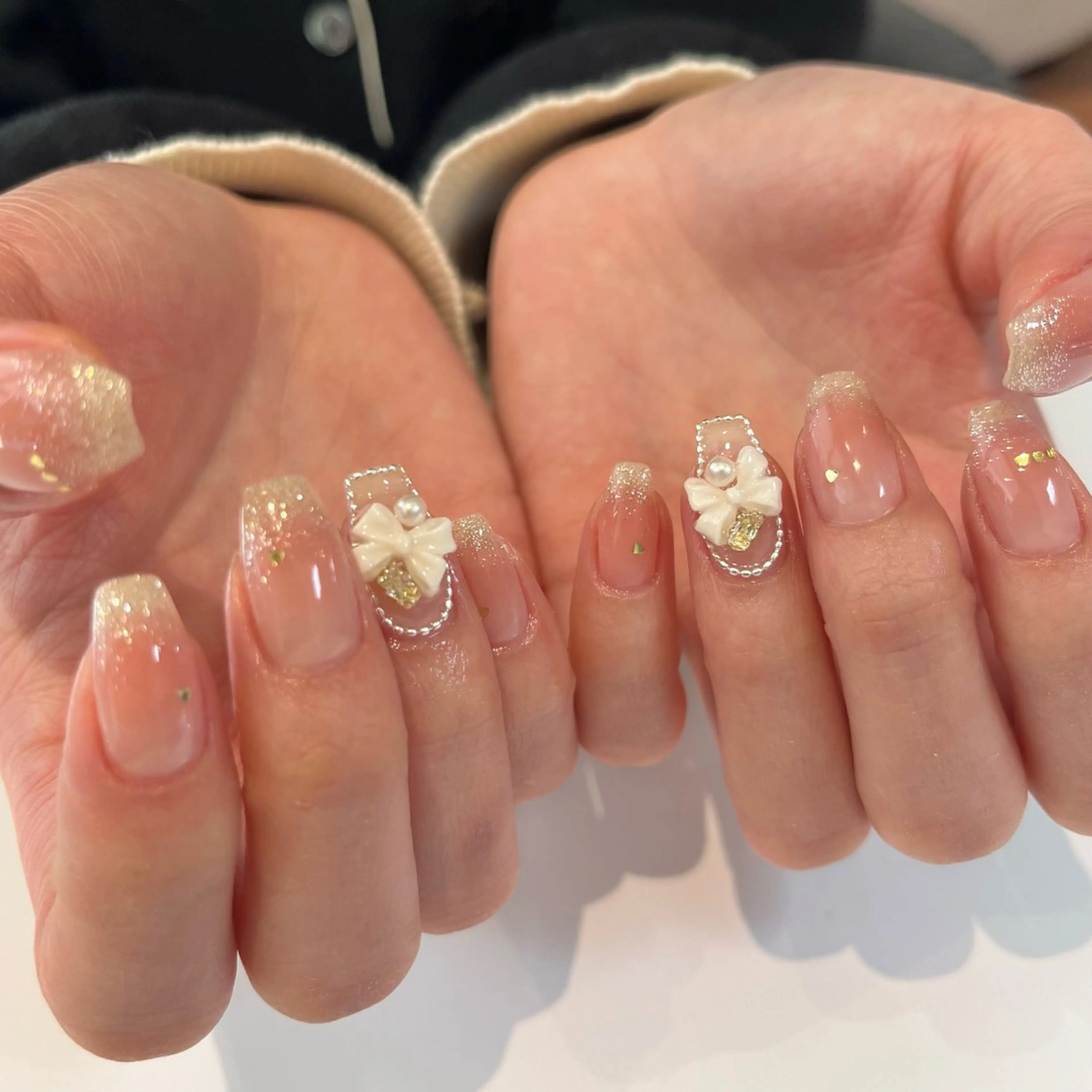 ネイル チークネイル フラッシュネイル グラデーション ハート リボン ハンドネイル ballie／小野原 なつみのネイルデザイン