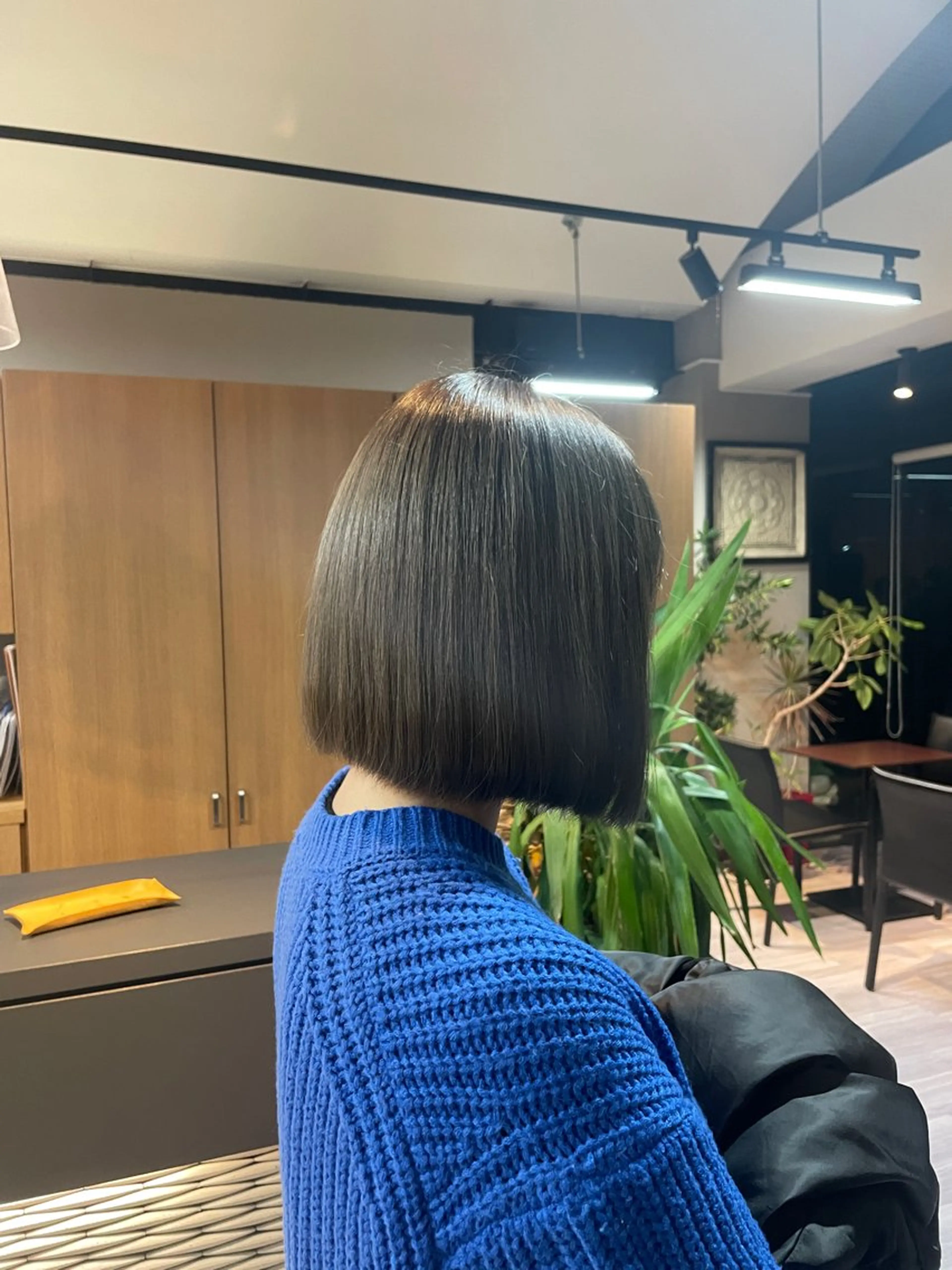 ショート カラー ブリーチ 透明感カラー グレージュ マキノ キョウカのヘアスタイル