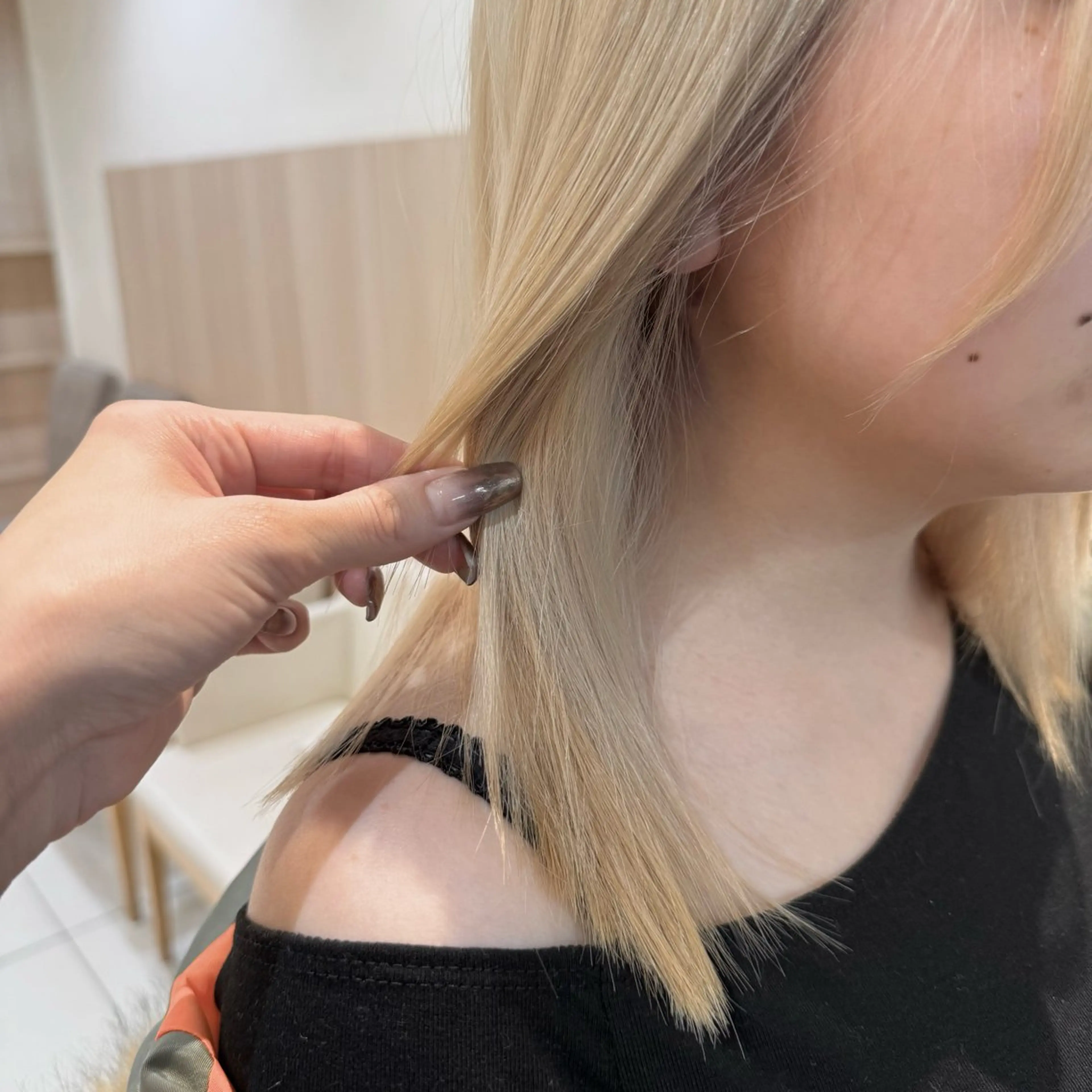 ミディアム カラー ヘアカラー トリートメント 店長ハイトーンカラー 柞山史奈のヘアスタイル