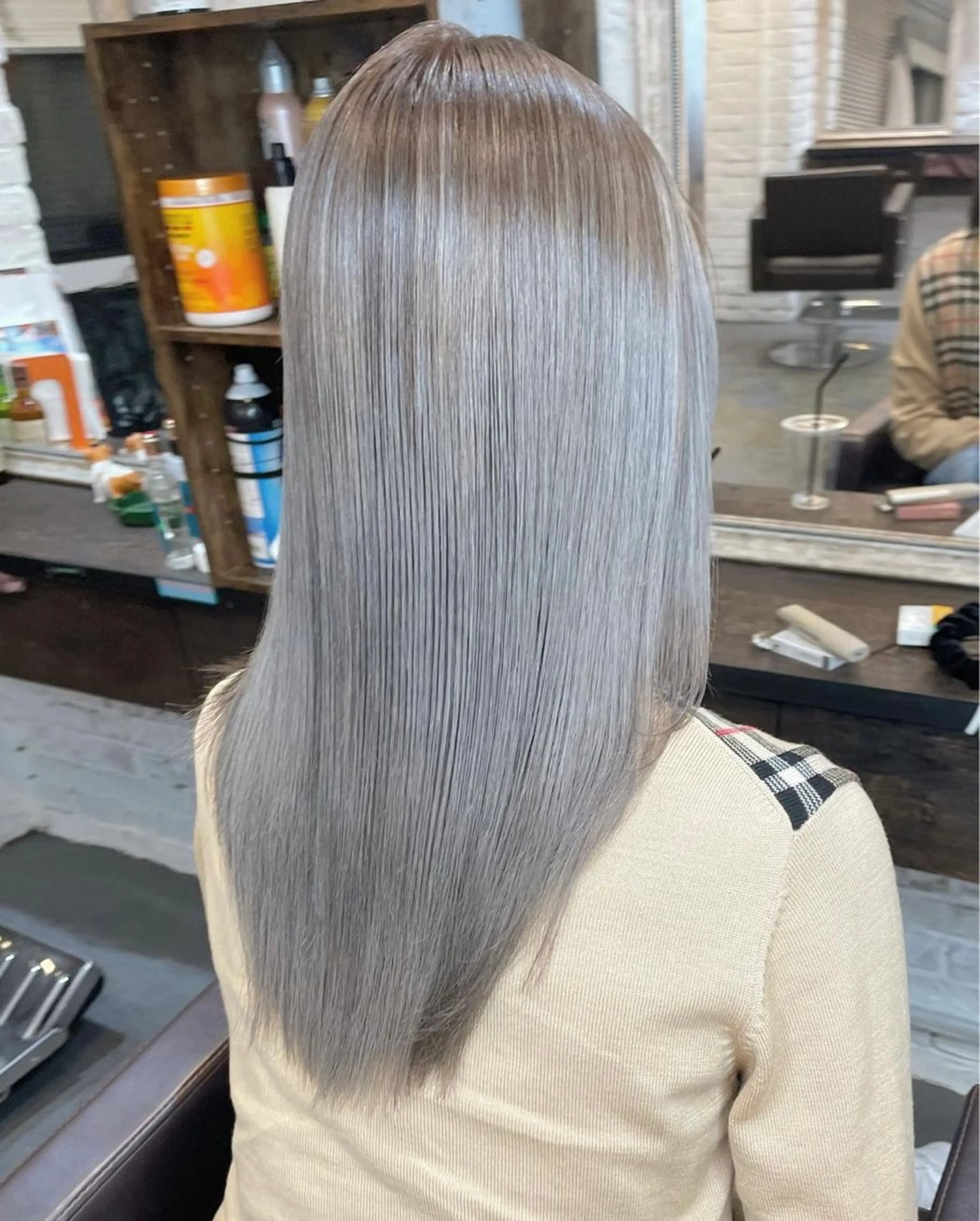 セミロング RINA ブリーチ / 海外レイヤーのヘアスタイル