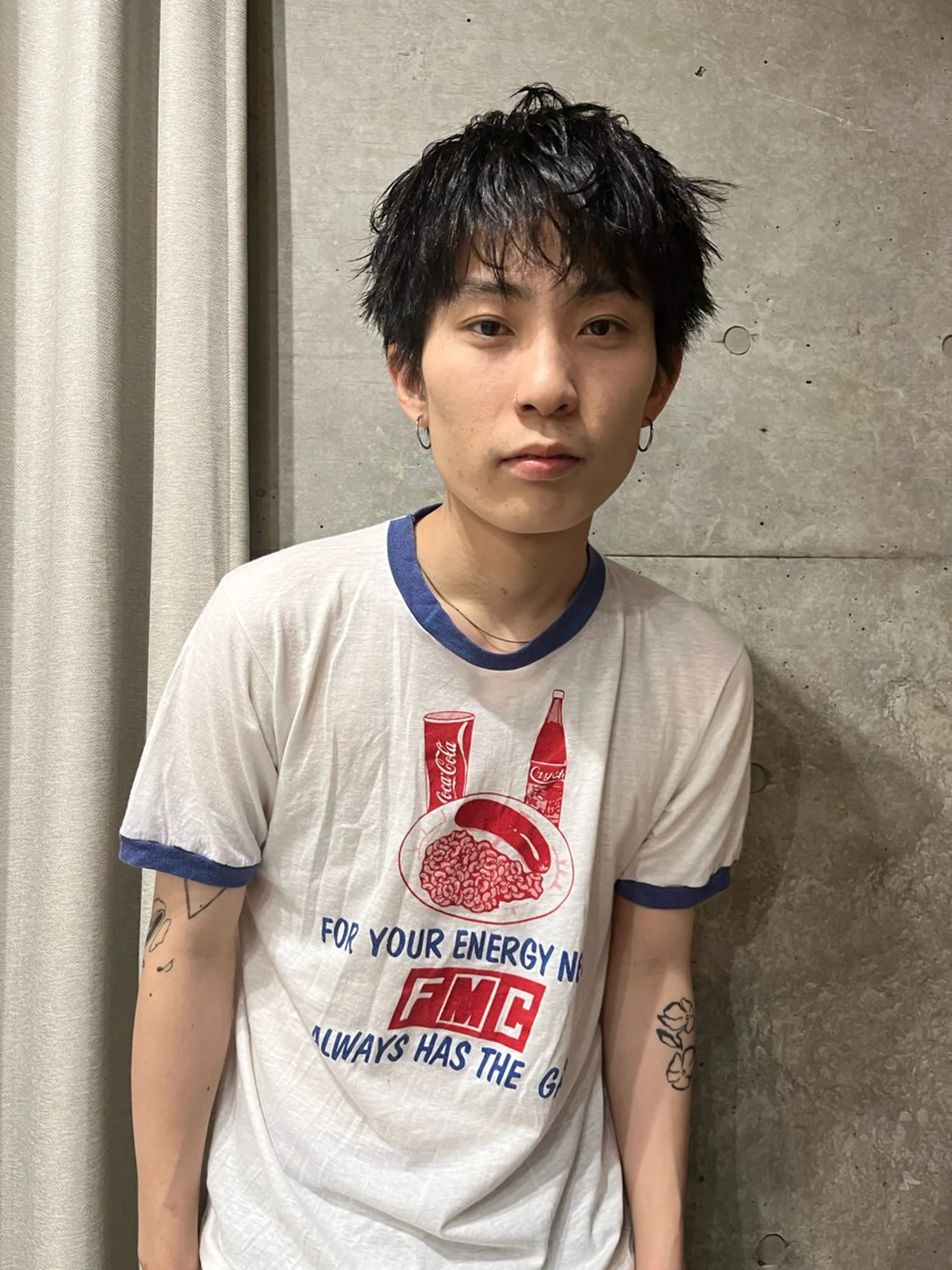 ショート メンズ カット 曲がる縮毛矯正 センターパートのヘアスタイル