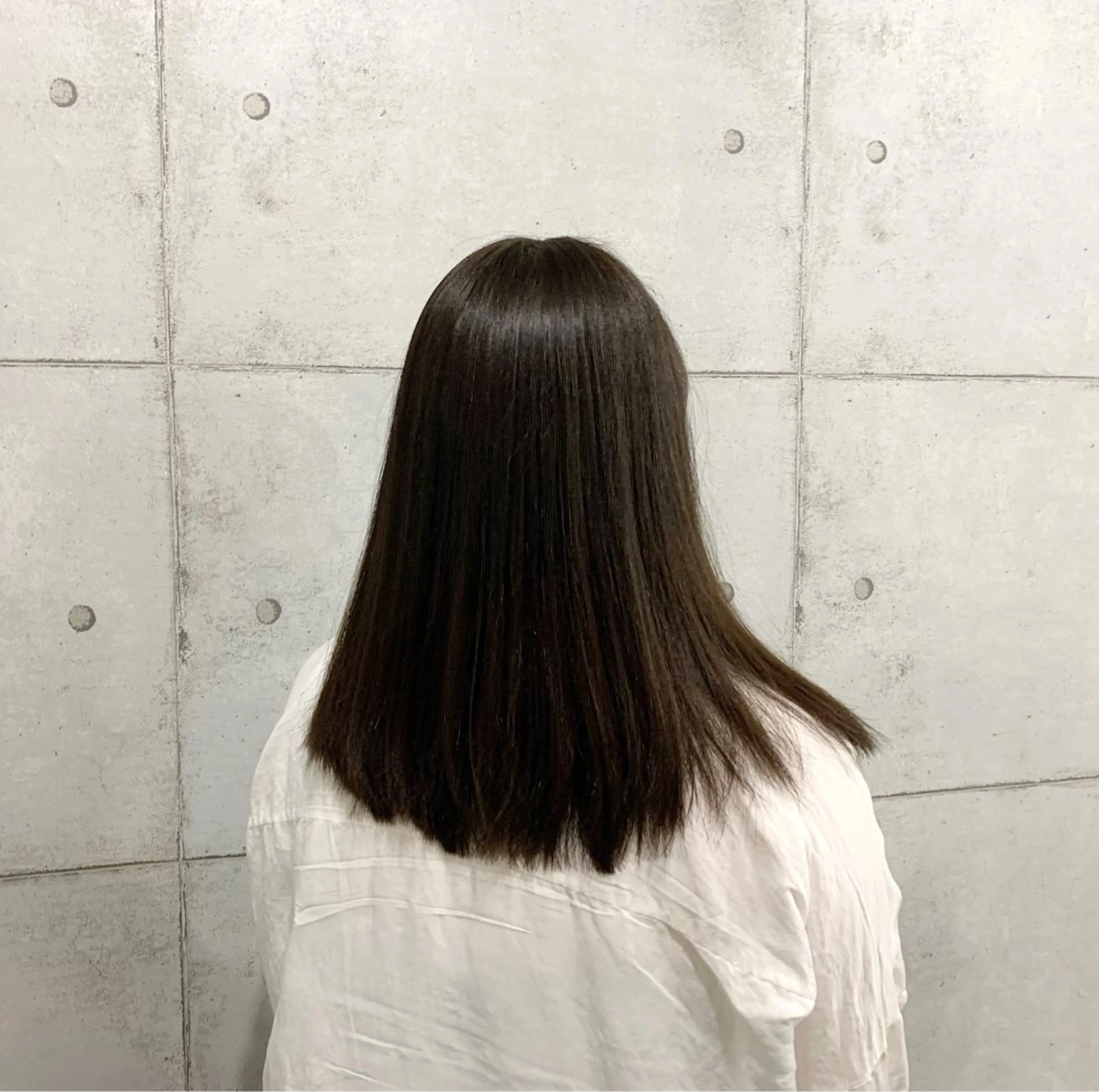ミディアム カラー ヘアアレンジ トリートメント 切りっぱなしヘアボブ ミディアムヘアRYOのヘアスタイル