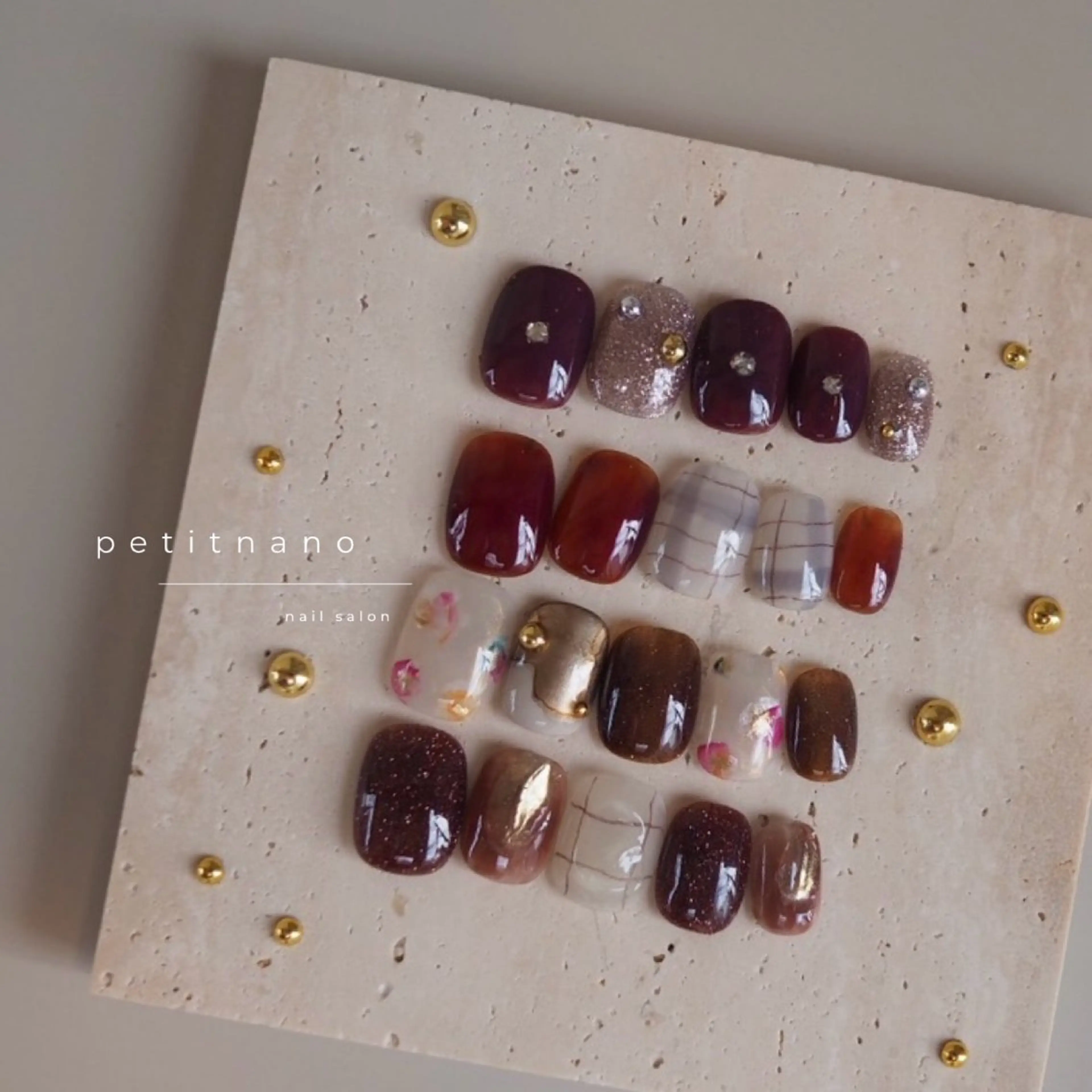 ネイル ボルドー ニュアンスネイル nail◯ petitnanoのネイルデザイン