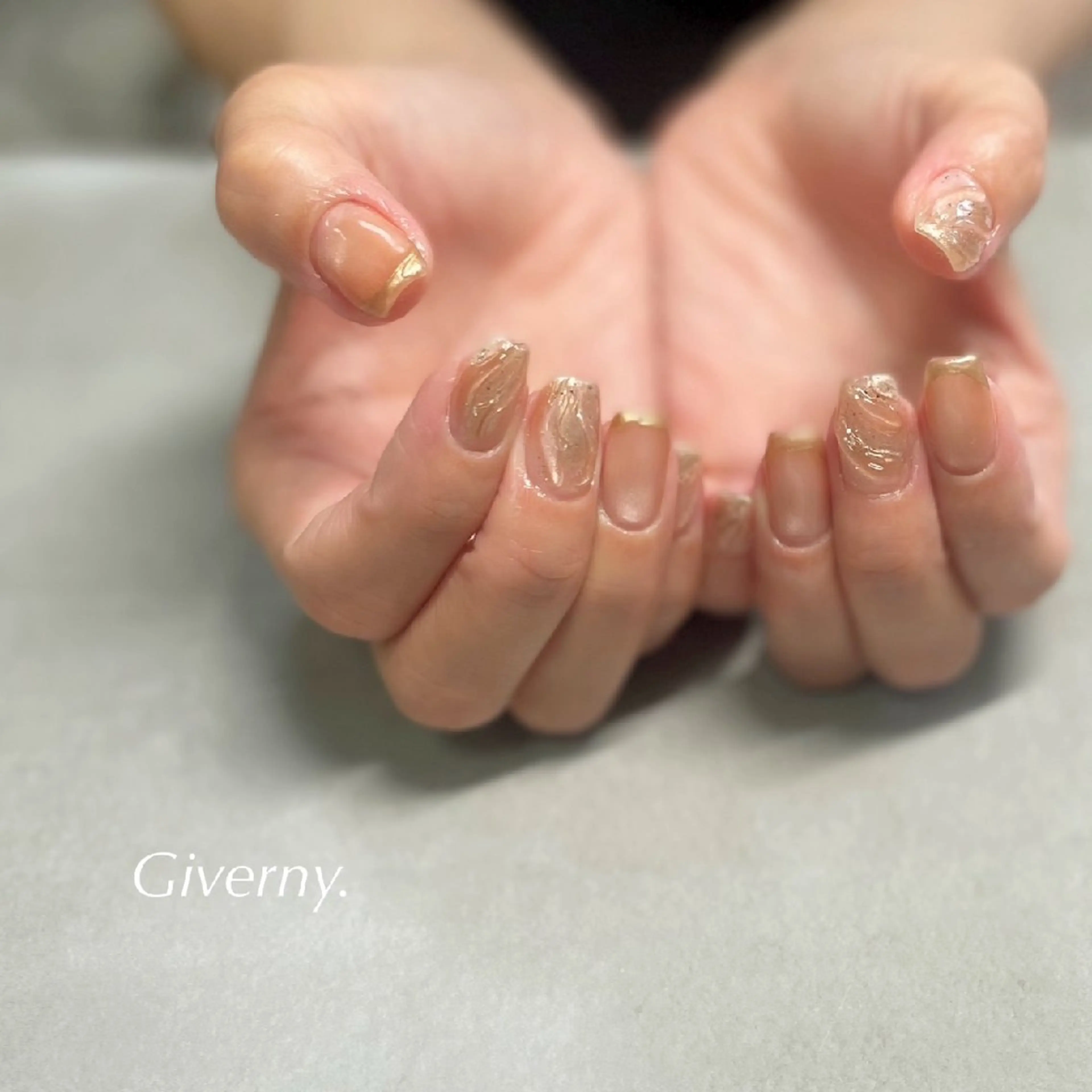 ネイル マグネットネイル ミラーネイル ニュアンスネイル 夏ネイル ハンドネイル Giverny .のネイルデザイン