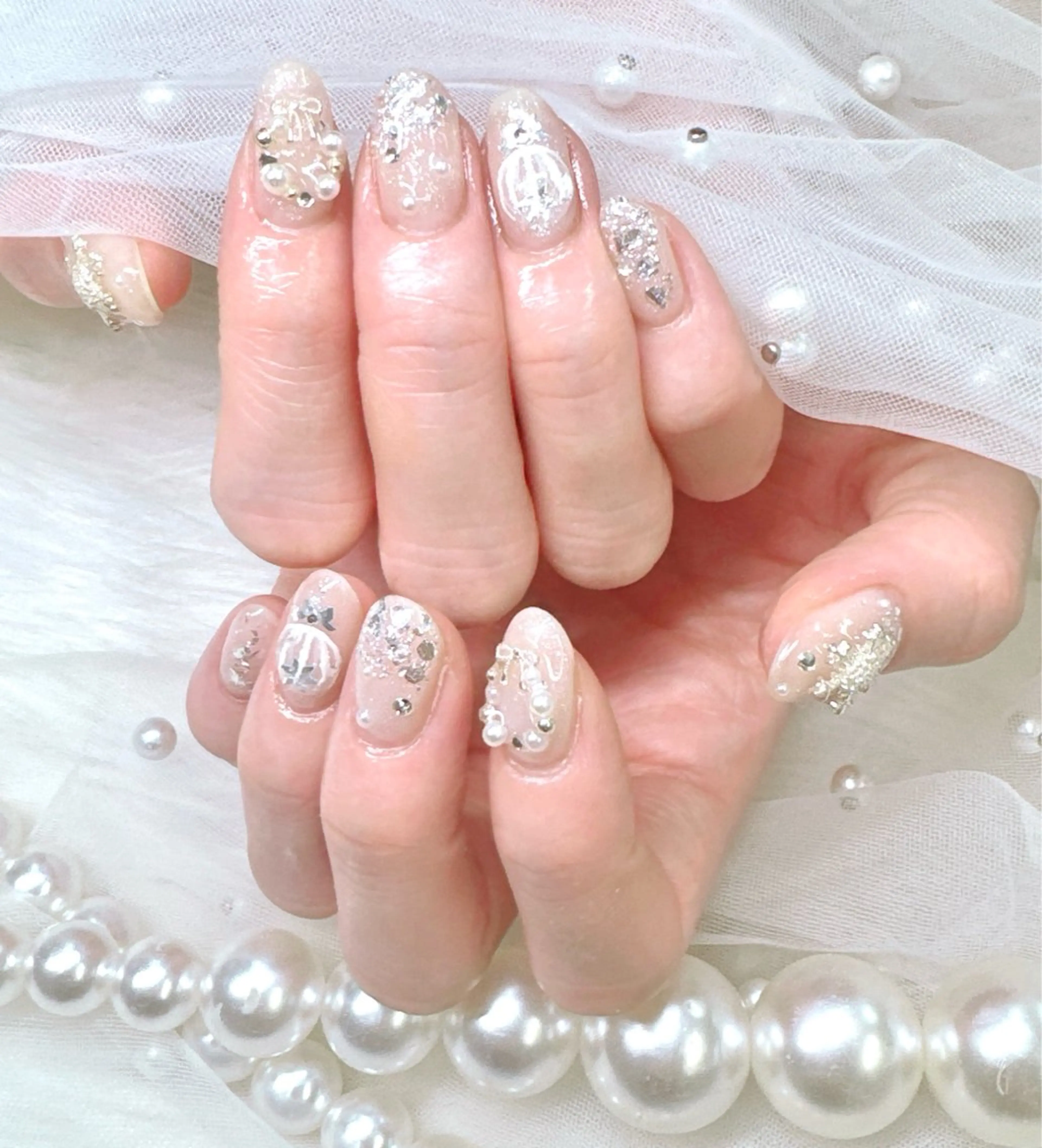 ネイル フレンチネイル ジェルネイル ガラスフレンチ キラキラネイル 持ち込み ハンドネイル Queeens nailのネイルデザイン