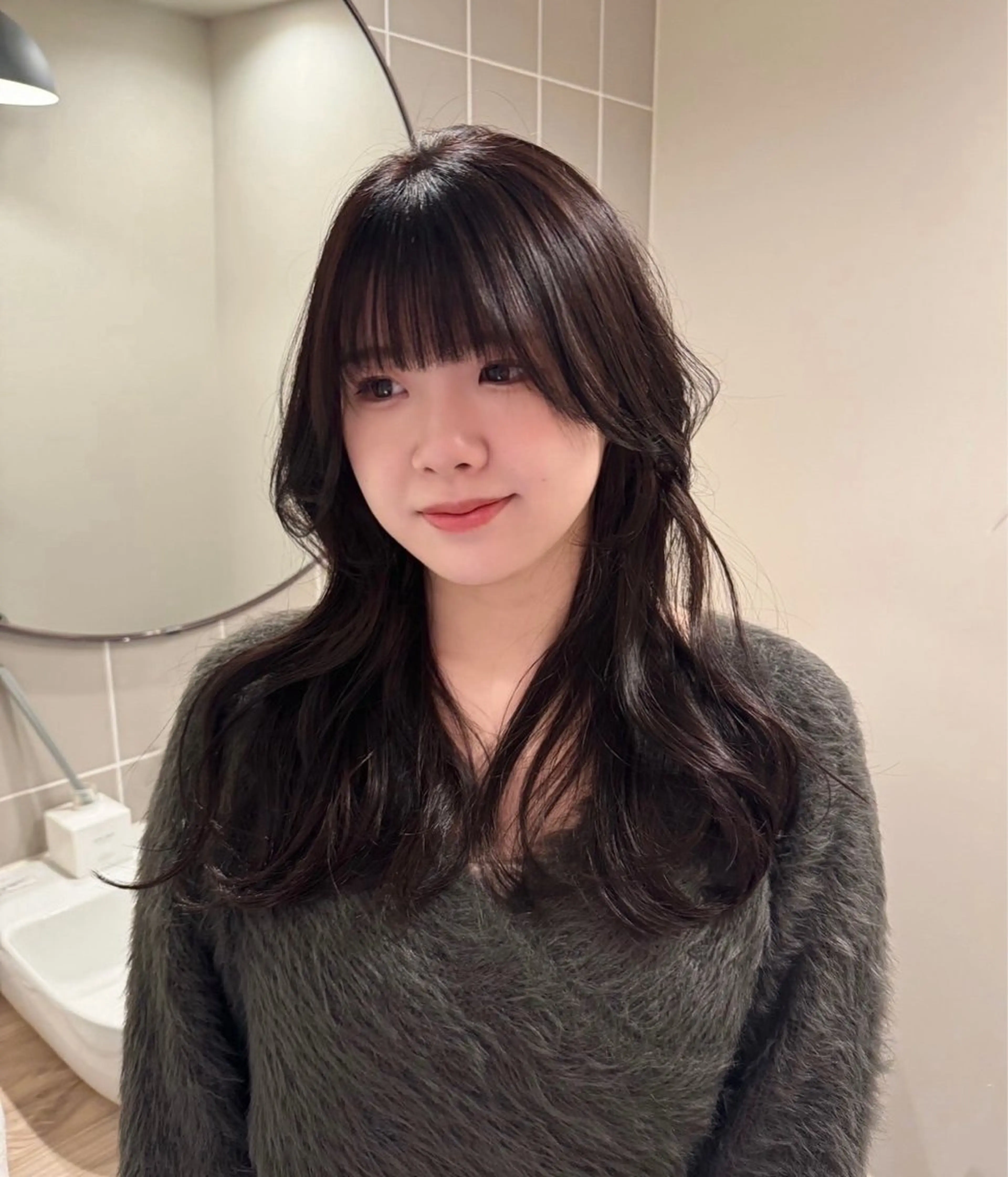 セミロング くびれヘア 顔周りカット レイヤーカット 梨澤 百音のヘアスタイル