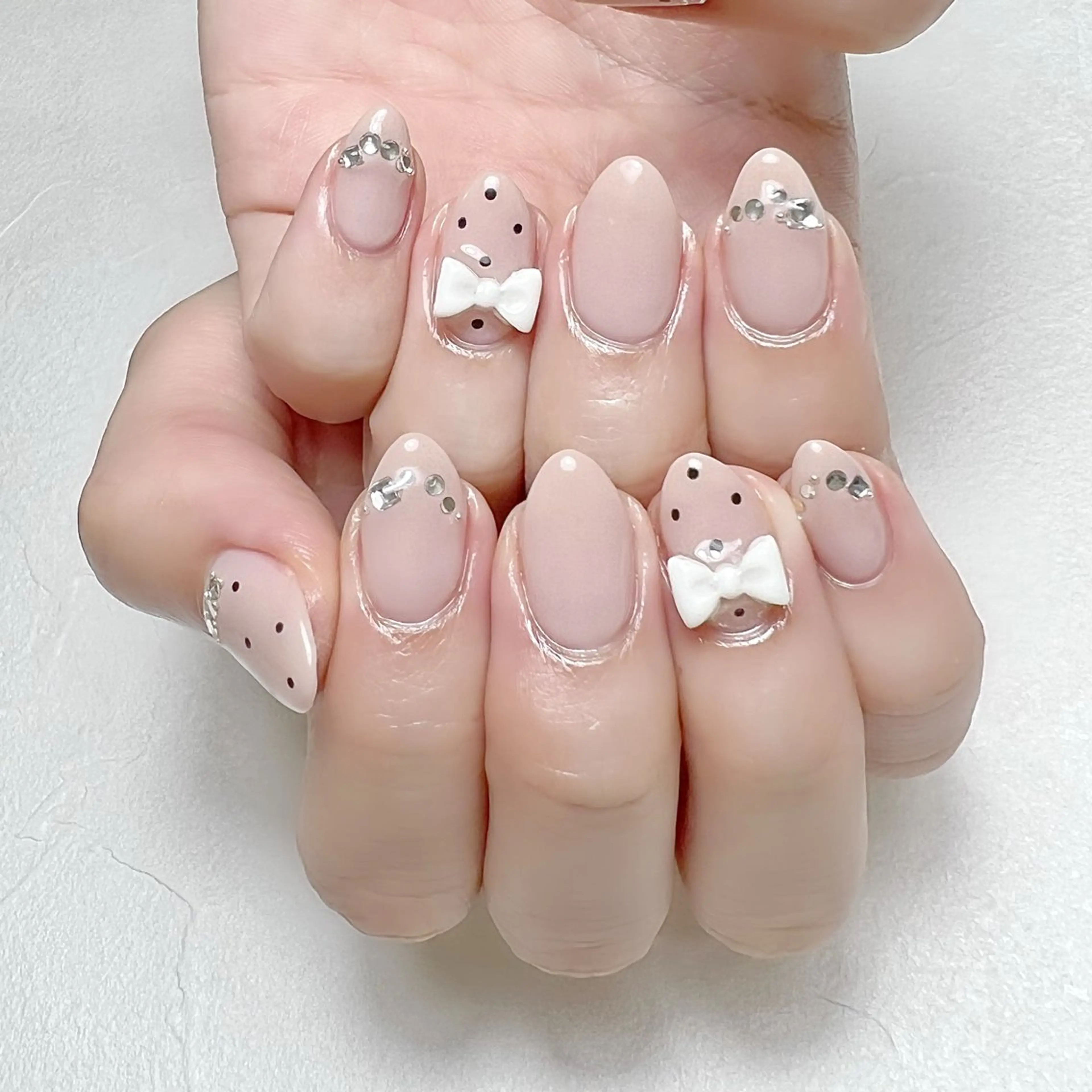 ネイル ドット ガーリー キラキラネイル ワンカラーネイル リボン rouse nail RISATOのネイルデザイン