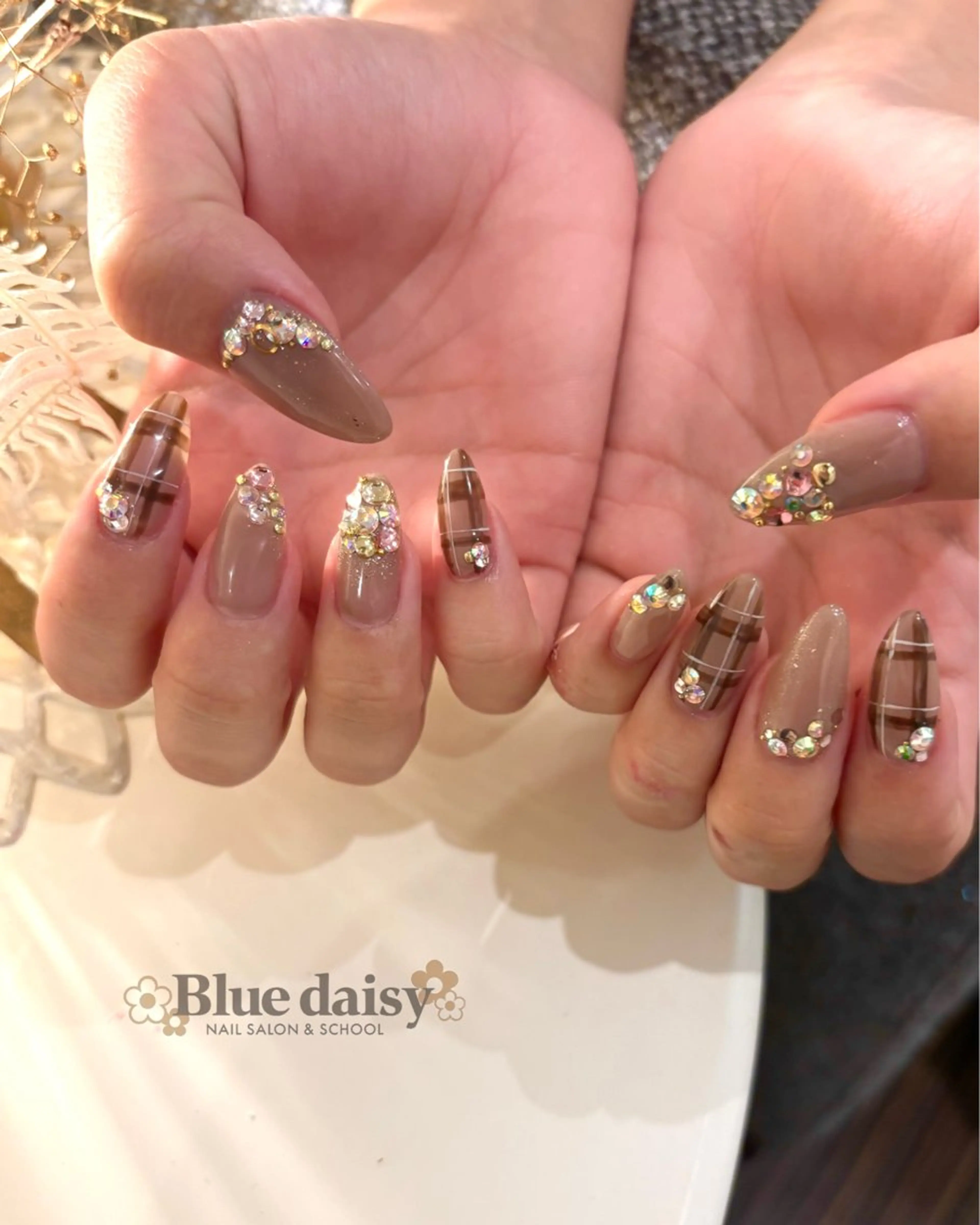 ネイル ジェルネイル キラキラネイル マグネットネイル 持ち込み パラジェル ハンドネイル Blue daisy 栄本店のネイルデザイン