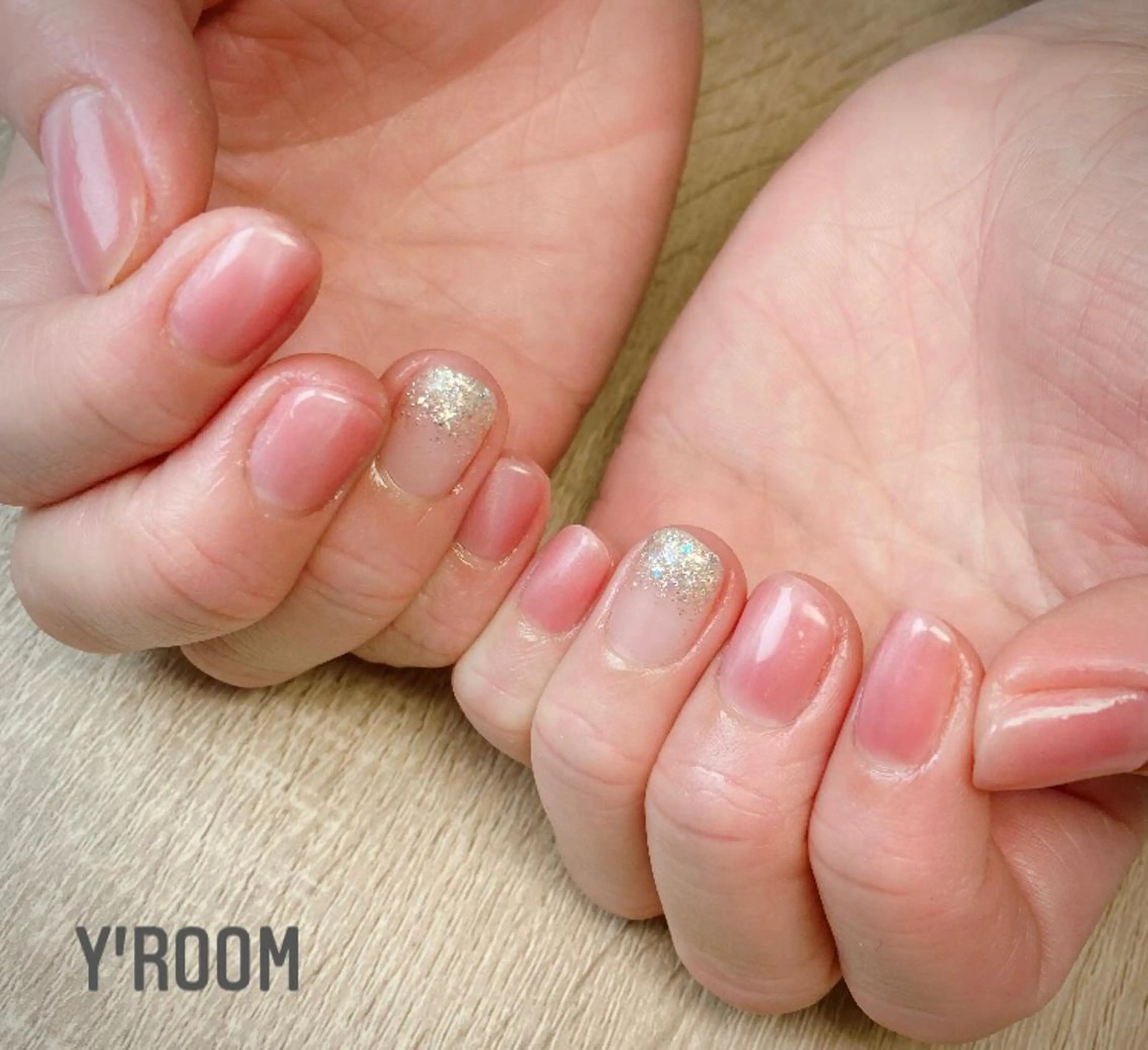 ネイル オーロラネイル フラッシュネイル フットネイル ジェルネイル グラデーション ハンドネイル YUKA （ネイリスト）のネイルデザイン