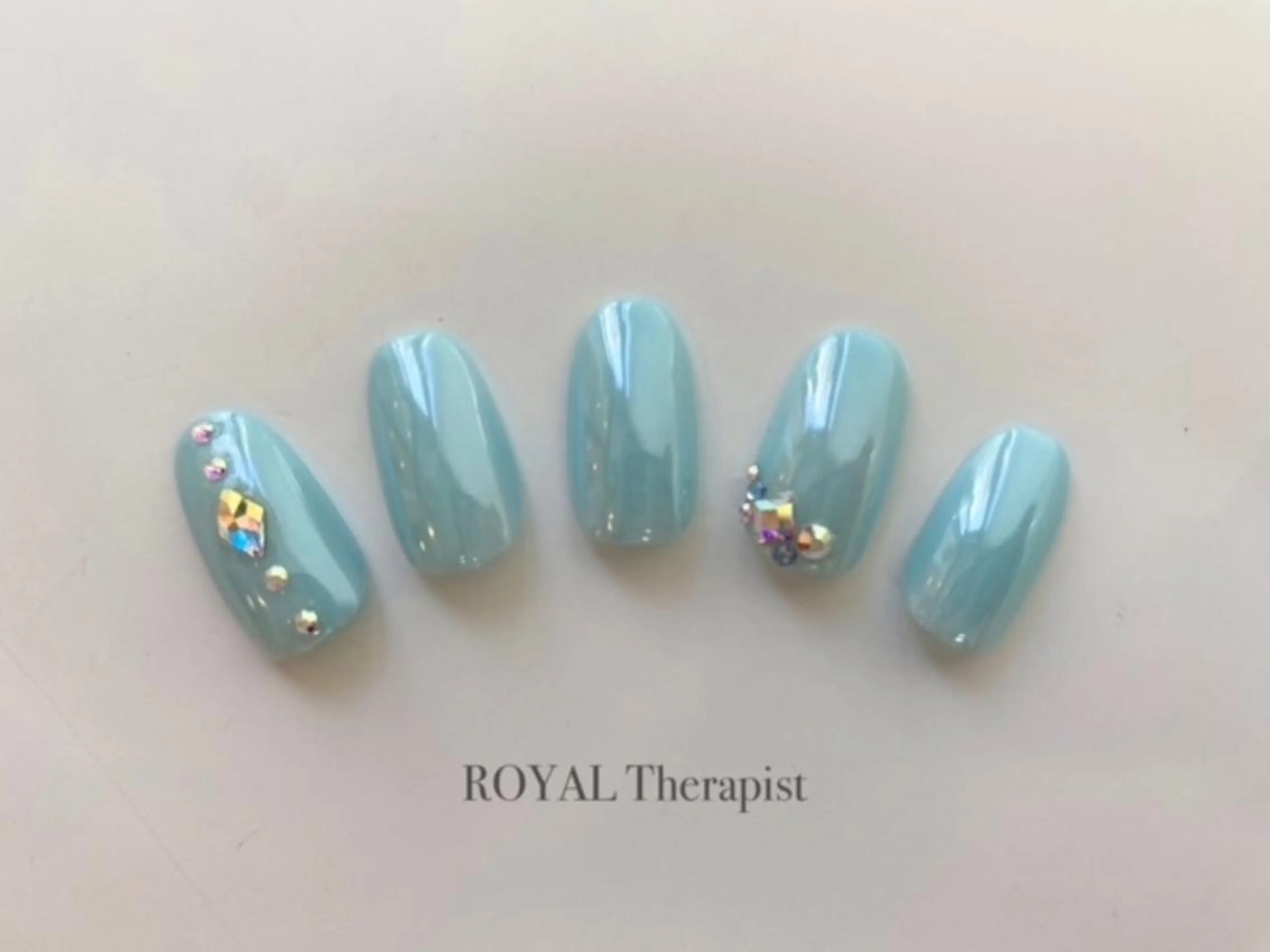 ネイル 【尾下】 ロイヤル•セラピストのネイルデザイン