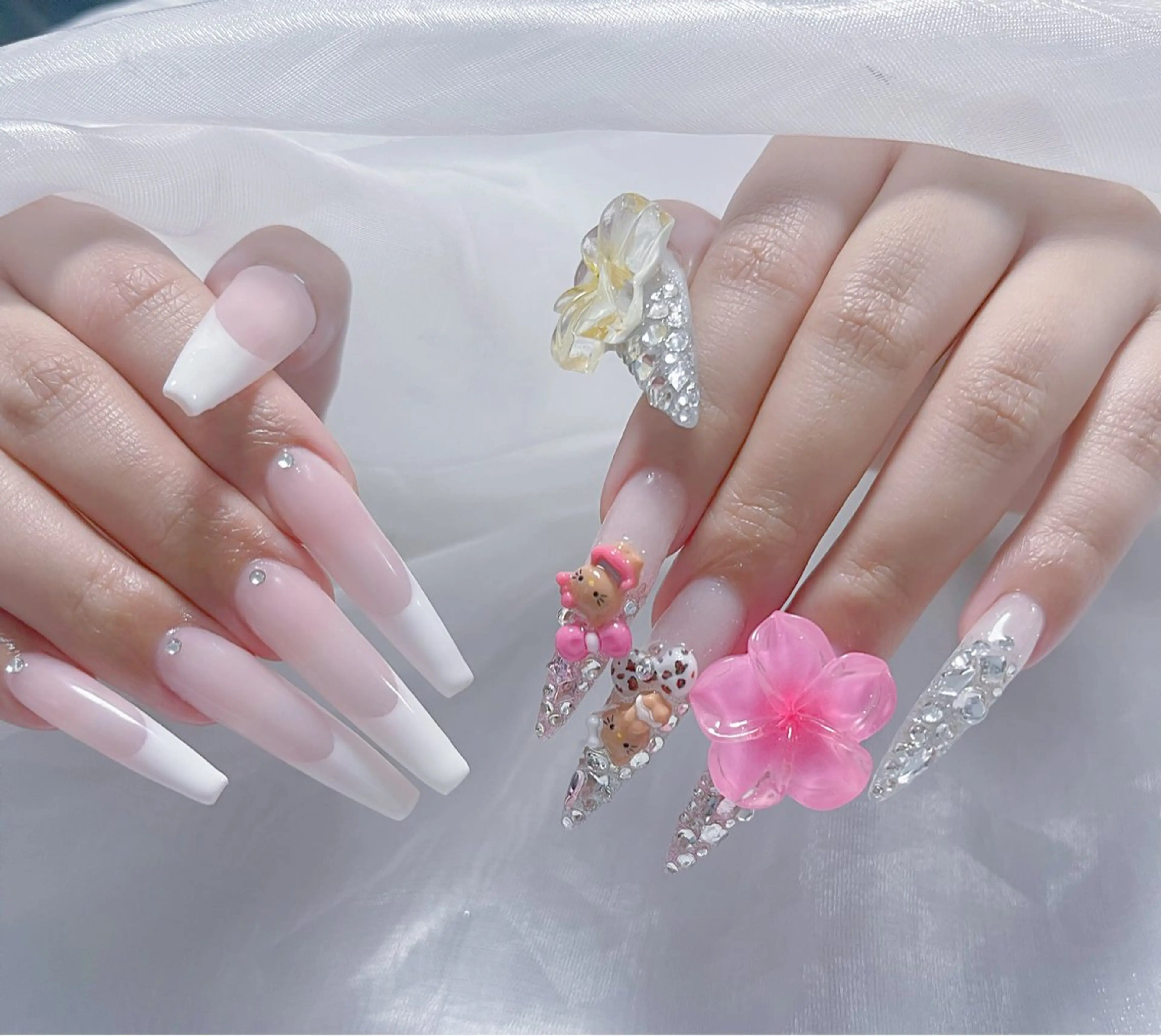 ネイル オーロラネイル クリアネイル フラッシュネイル ジェルネイル グラデーション ハンドネイル Amee Nail Salonのネイルデザイン