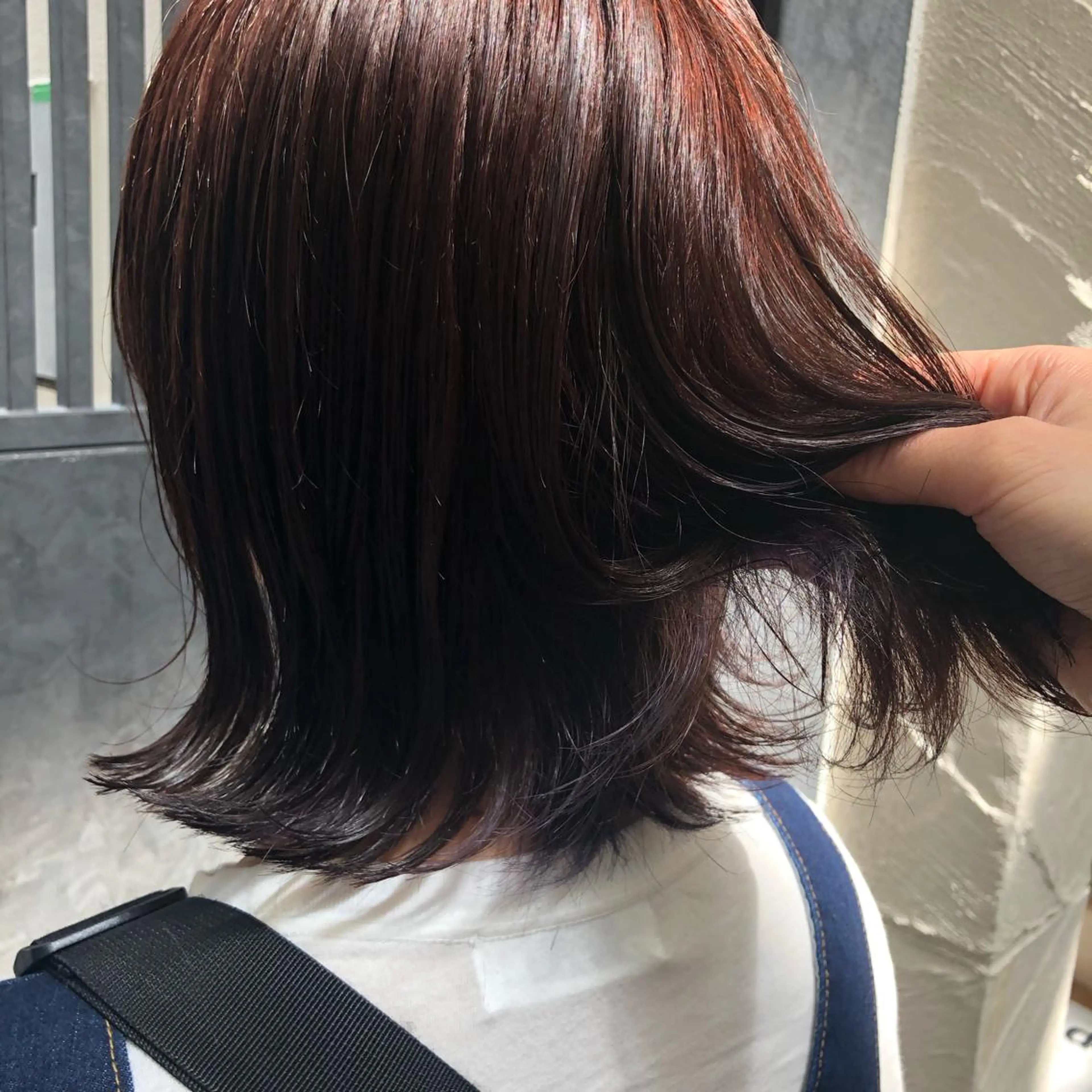 ミディアム カラー ウルフカット／吉村 桃子のヘアスタイル