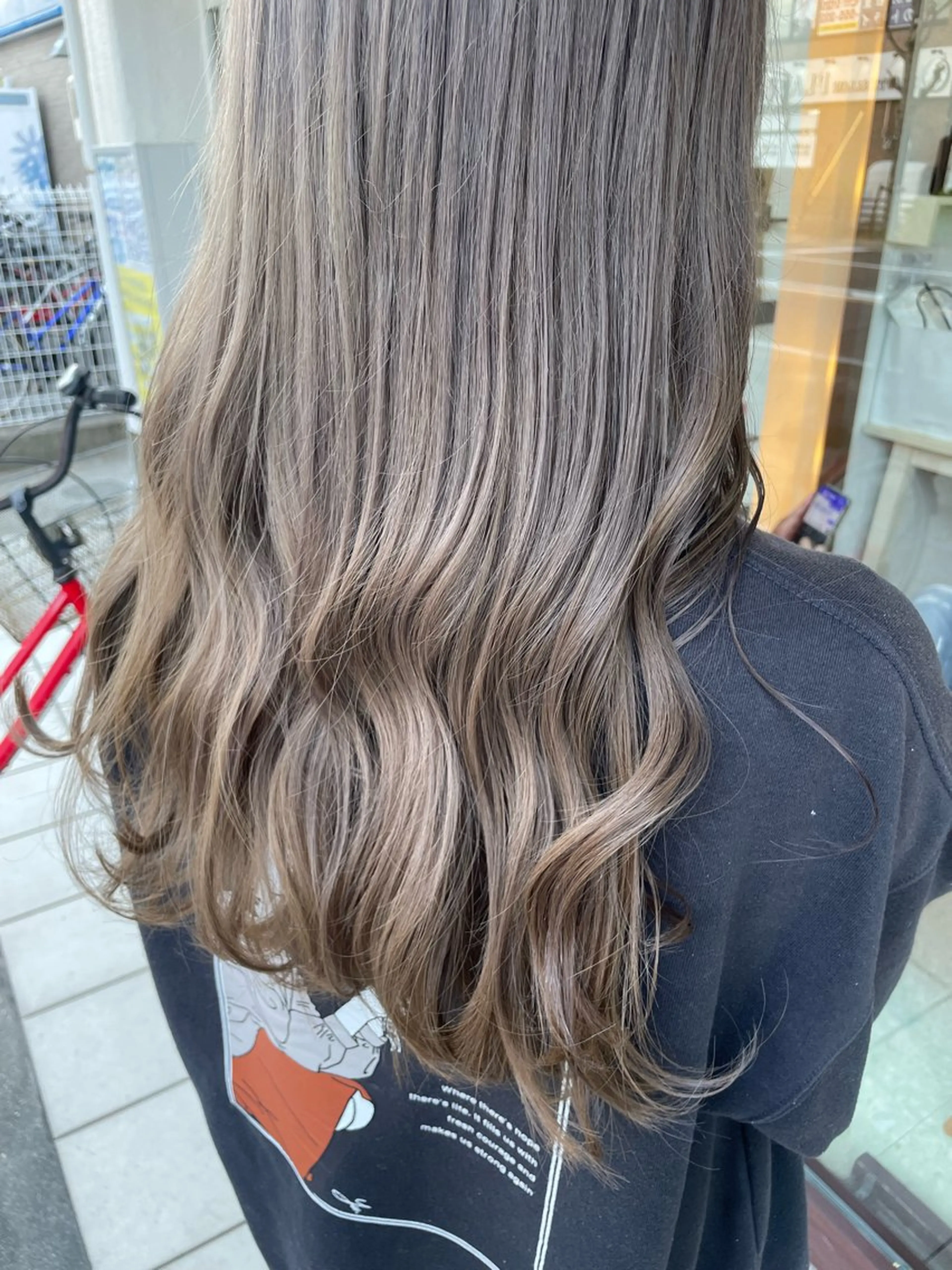 ロング 佐藤 由依/水光カラーのヘアスタイル