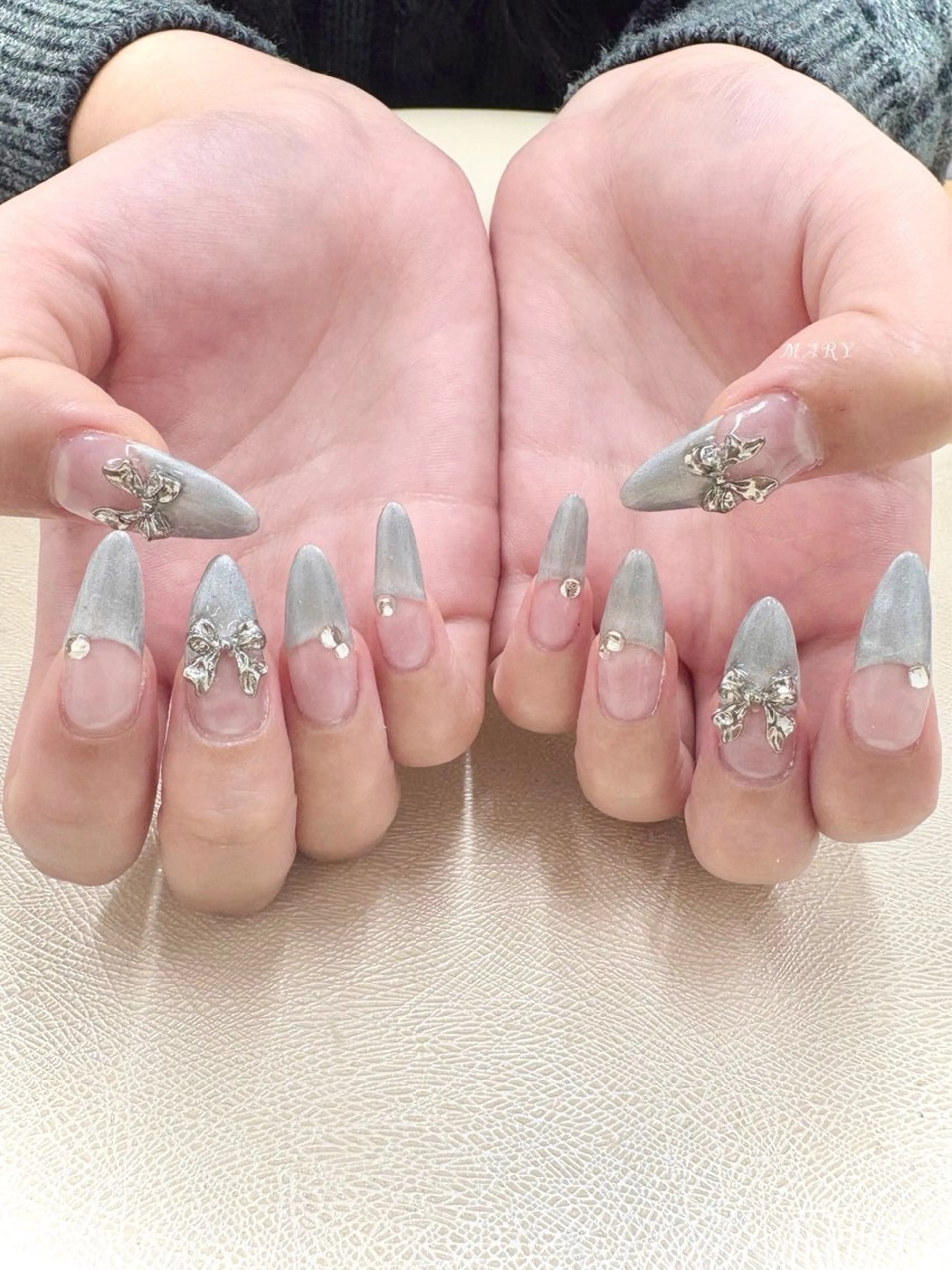 ネイル フレンチネイル ニュアンスネイル リボン シルバー ハンドネイル Mary nail .narumiのネイルデザイン