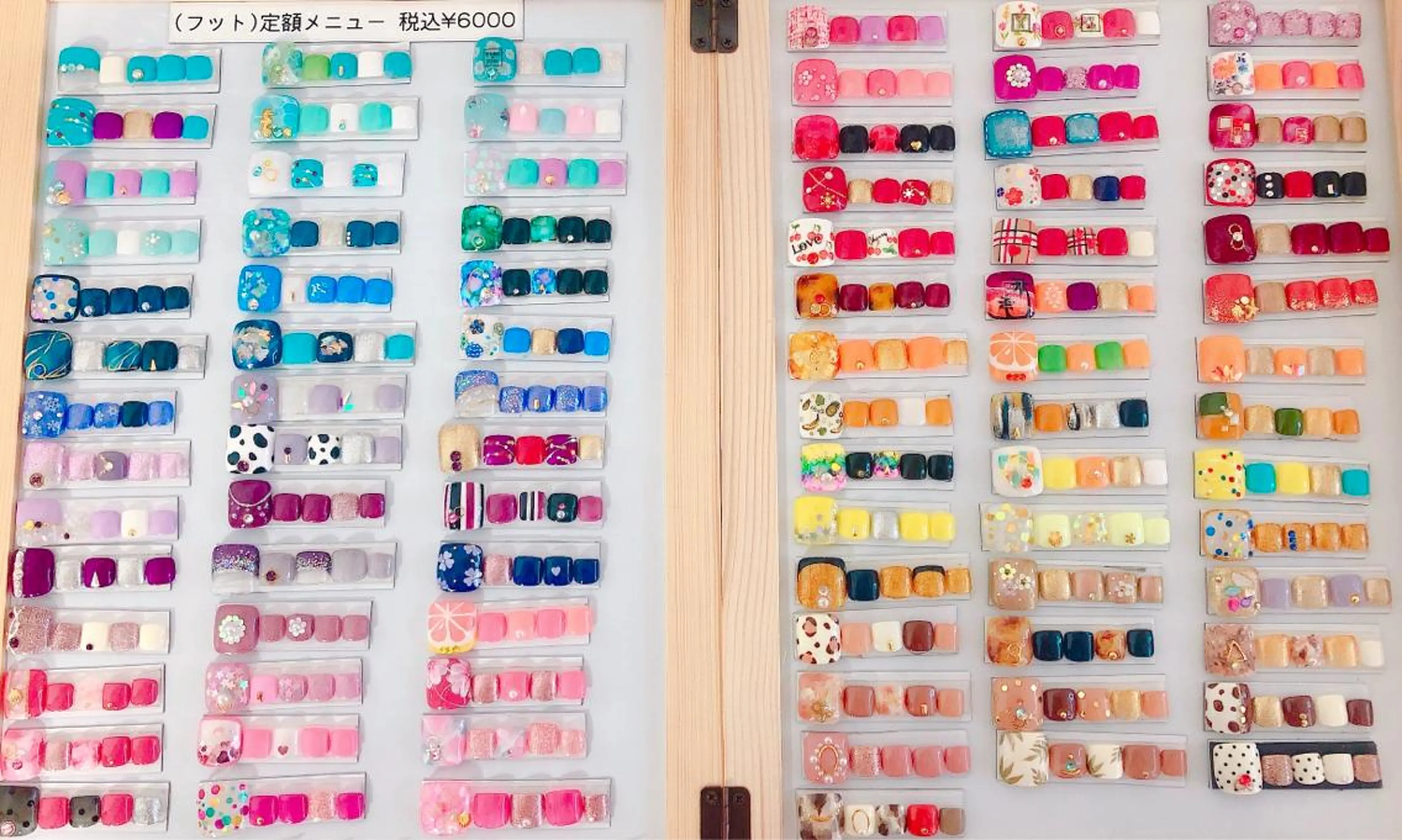 ネイル フットネイル フットネイル CROWN プライベートサロンのネイルデザイン