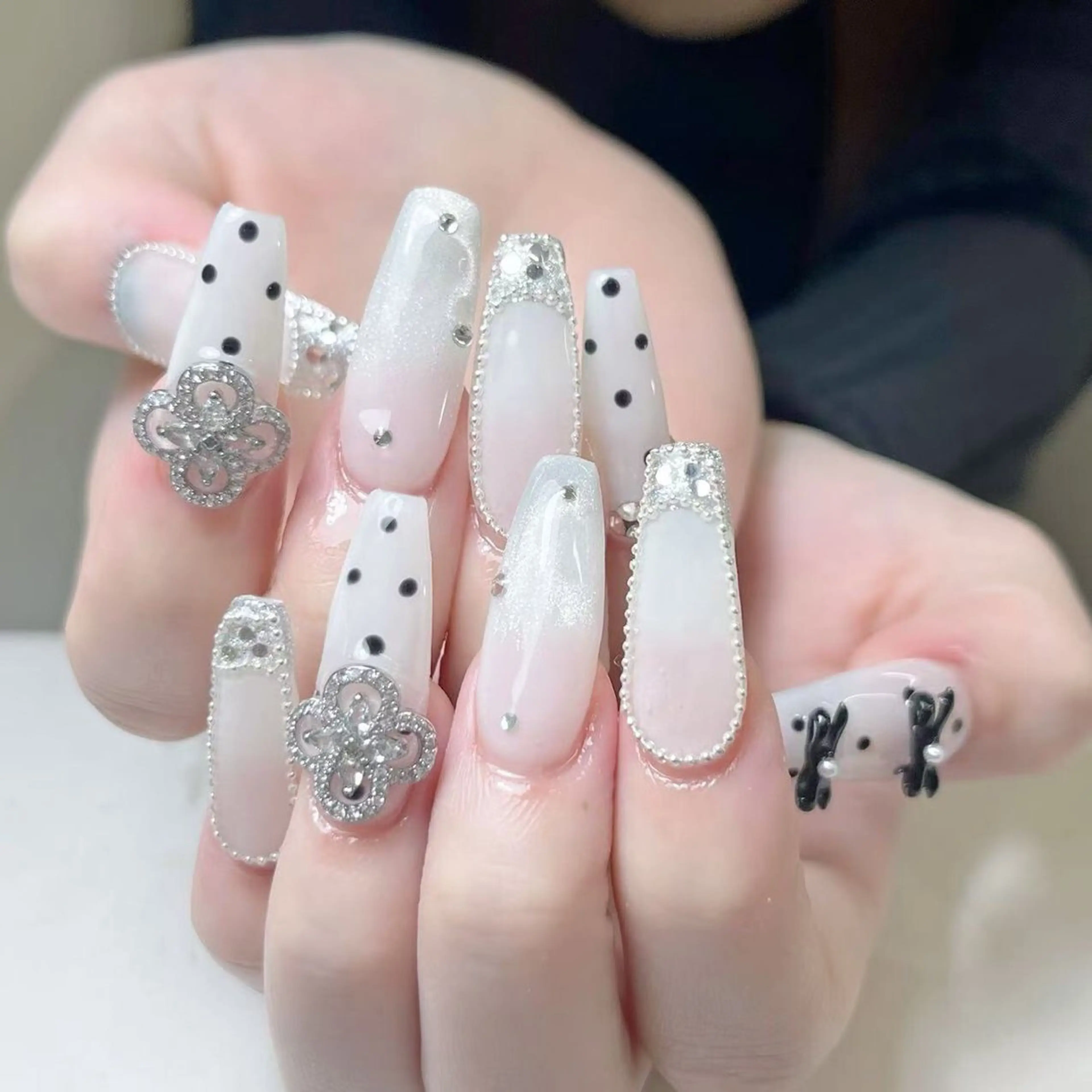 ネイル ハンドネイル Queens テイのネイルデザイン