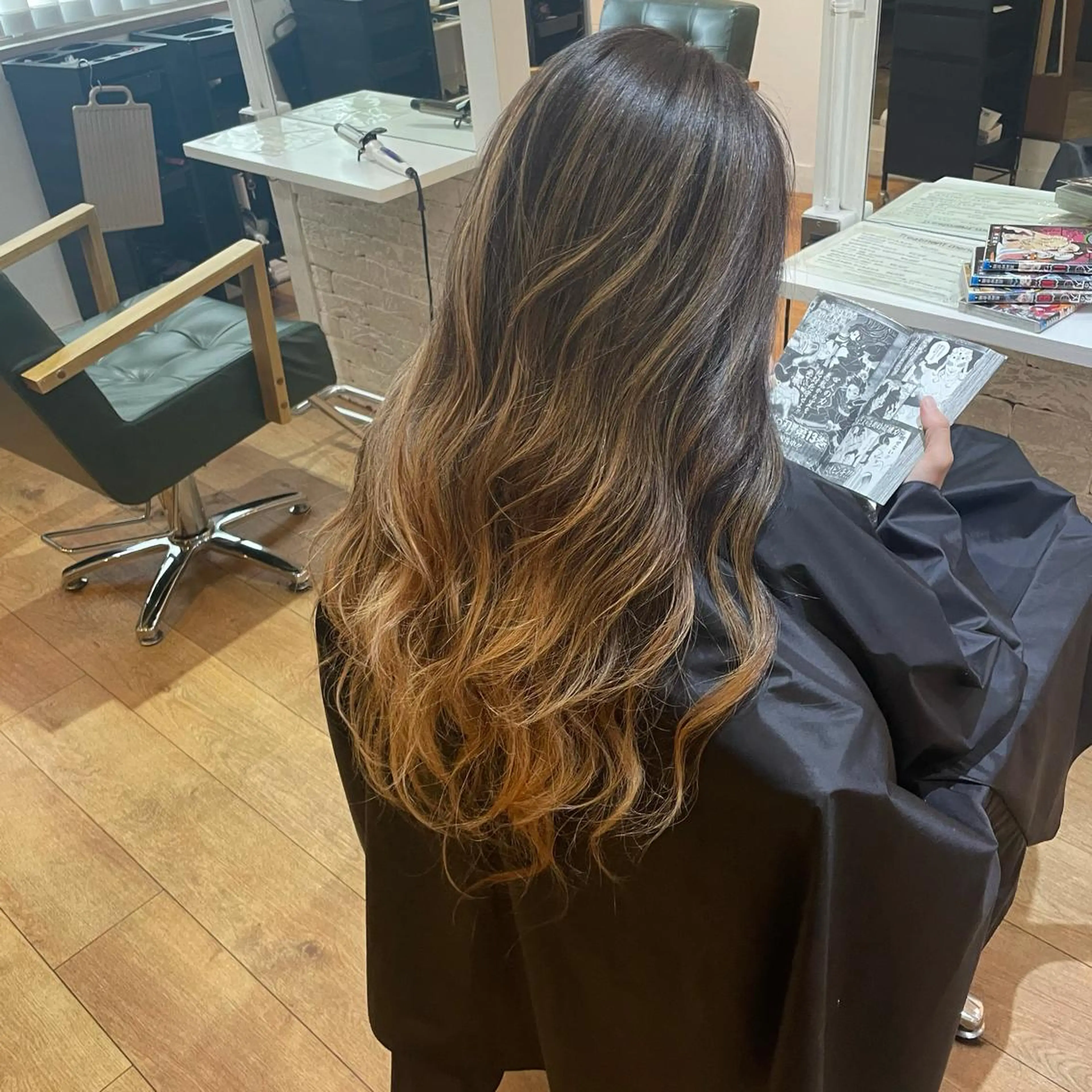 ロング カラー バレイヤージュ レイヤーカット 🇰🇷ハイトーン× 韓国レイヤー레이어드のヘアスタイル