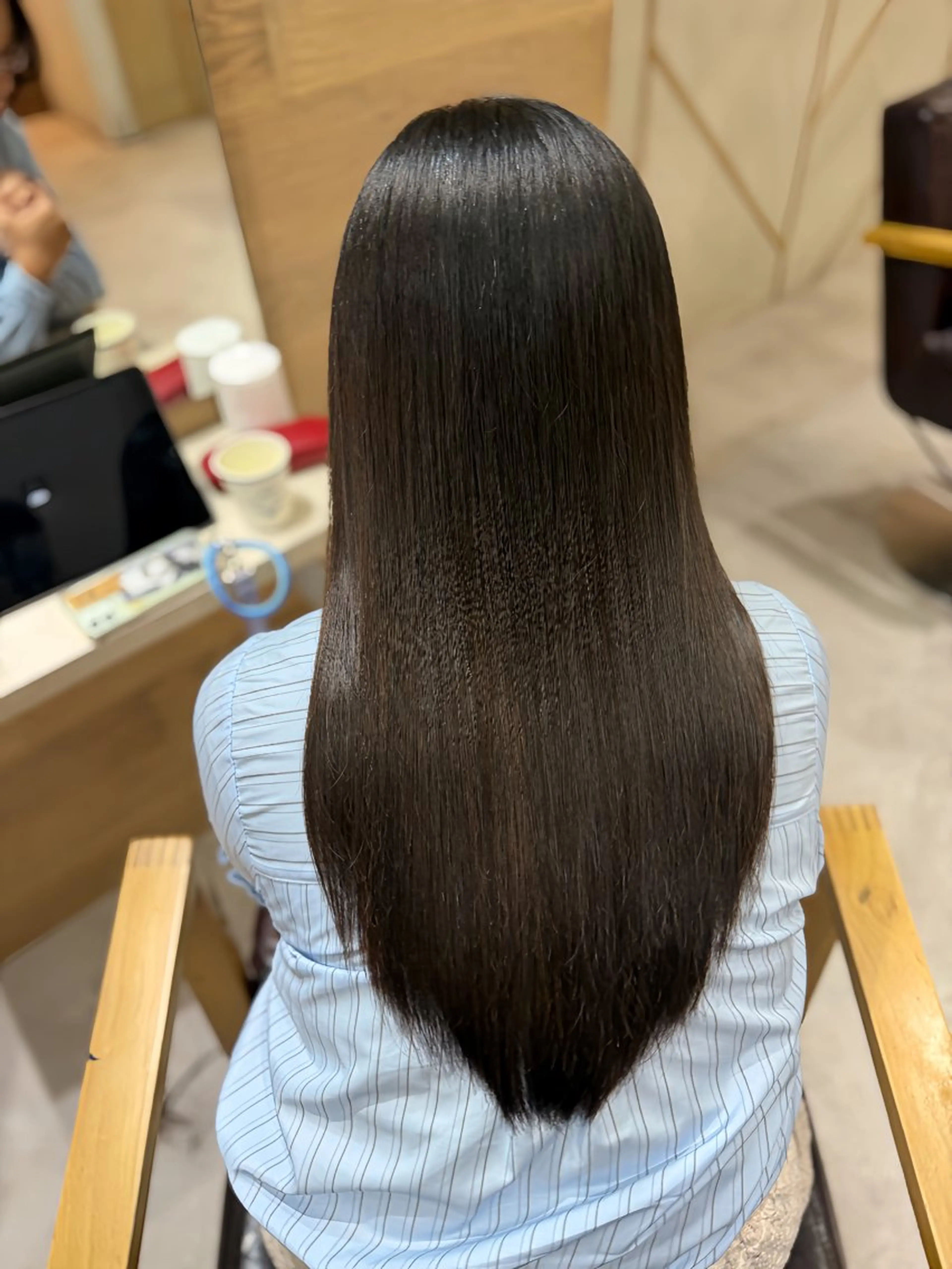 セミロング 酸性ストレート ヘアカラー トリートメント クワハタ ショウタのヘアスタイル